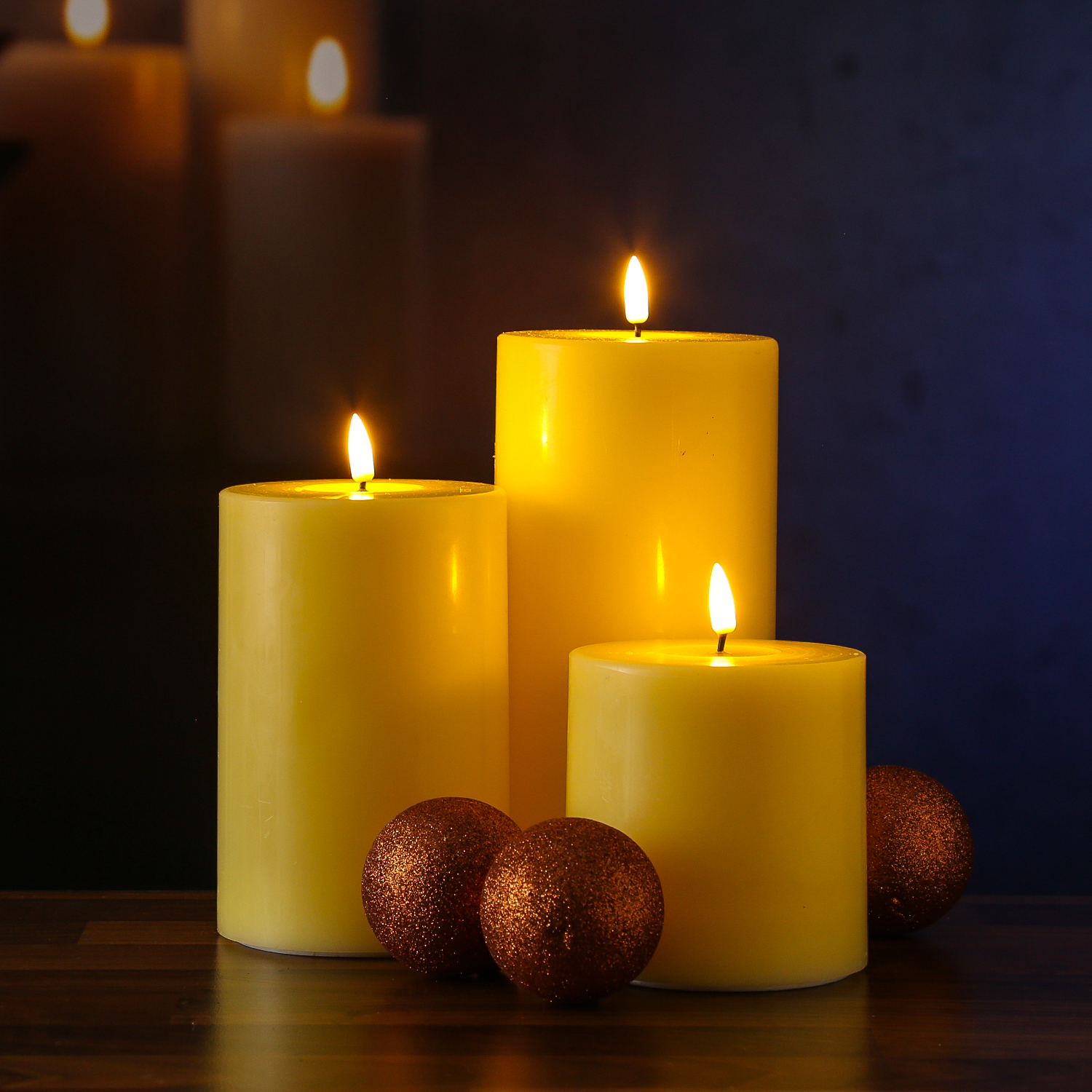 LED Stumpenkerze MIA - Echtwachs - realistische 3D Flamme - H: 20cm D: 10cm - Batteriebetrieb - gelb LED Stumpenkerze MIA - Echtwachs - realistische 3D Flamme - H: 20cm D: 10cm - Batteriebetrieb - gelb
