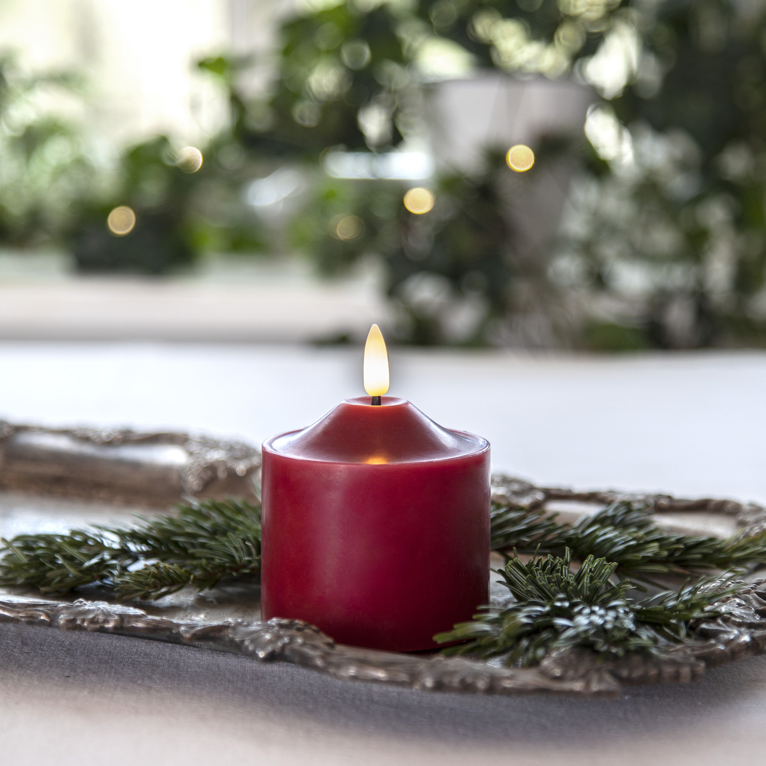 LED Stumpenkerze Flamme - Echtwachs - warmweiße 3D Flamme - H: 9,5cm - Batteriebetrieb - Timer - rot LED Stumpenkerze Flamme - Echtwachs - warmweiße 3D Flamme - H: 9,5cm - Batteriebetrieb - Timer - rot