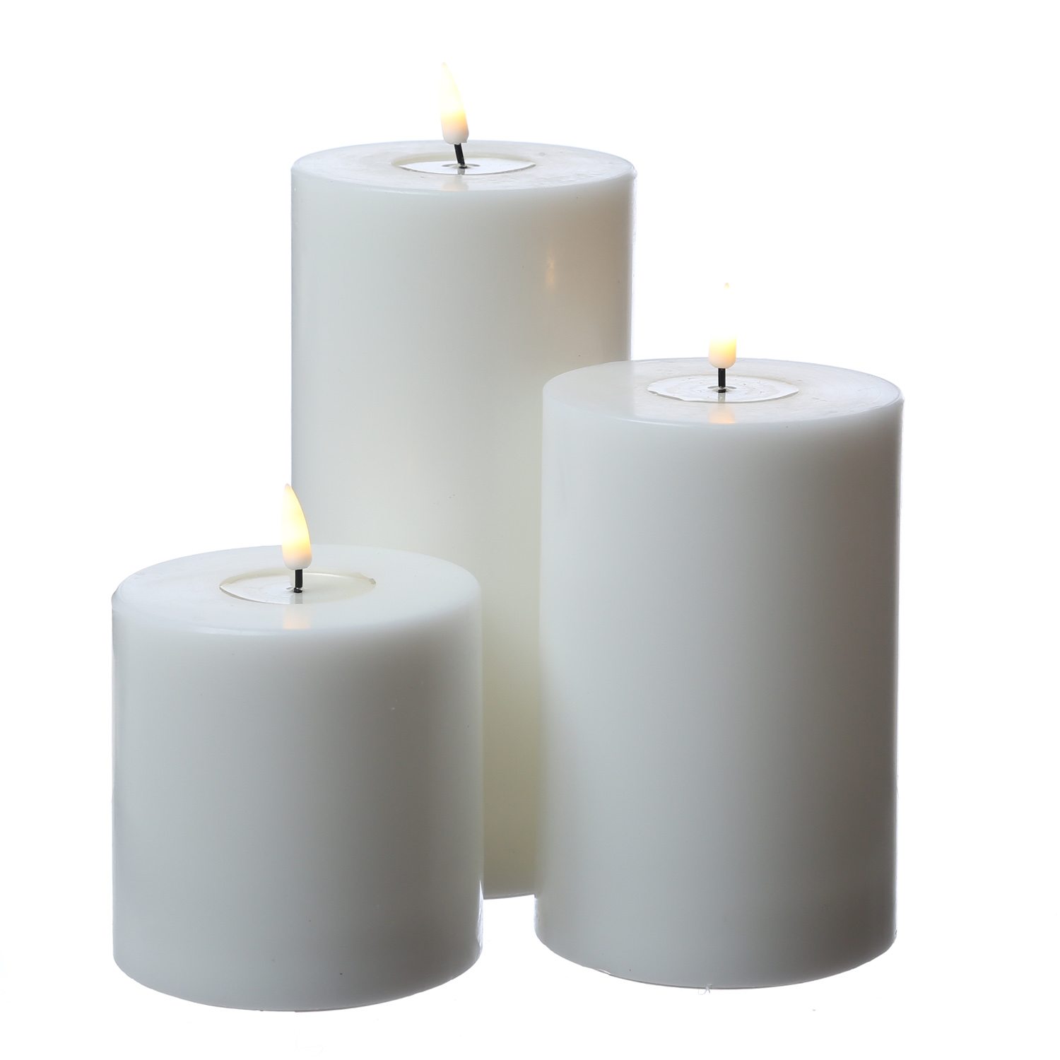 LED Stumpenkerze MIA - Echtwachs - realistische 3D Flamme - H: 20cm D: 10cm - Batteriebetrieb - weiß LED Stumpenkerze MIA - Echtwachs - realistische 3D Flamme - H: 20cm D: 10cm - Batteriebetrieb - weiß