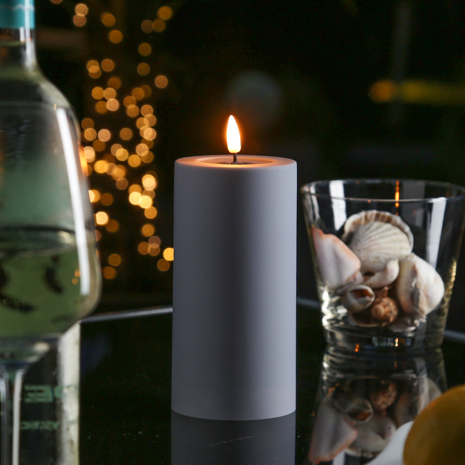 LED Stumpenkerze MIA - Kunststoff - realistische 3D Flamme - H: 15cm - outdoor - grau LED Stumpenkerze MIA - Kunststoff - realistische 3D Flamme - H: 15cm - outdoor - grau