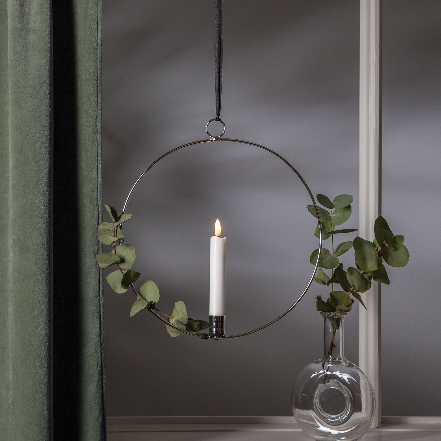 Dekoring mit LED Kerze Flamme - mit Aufhänger - D: 28,5cm - Timer - Batterie - silber Dekoring mit LED Kerze Flamme - mit Aufhänger - D: 28,5cm - Timer - Batterie - silber