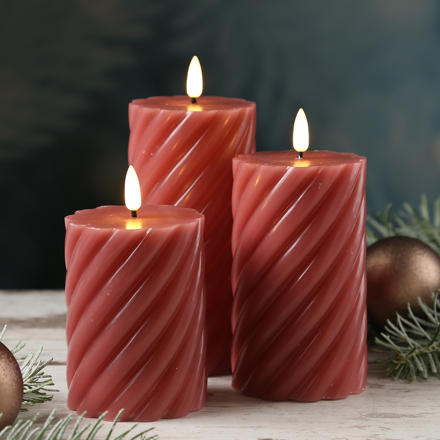 LED Stumpenkerze SWIRL - Echtwachs - warmweiße 3D Flamme - H: 15cm - Batterie - Timer - altrosa LED Stumpenkerze SWIRL - Echtwachs - warmweiße 3D Flamme - H: 15cm - Batterie - Timer - altrosa