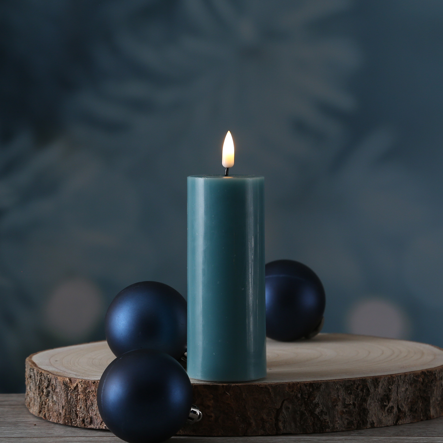 LED Stumpenkerze MIA - Echtwachs - realistische 3D Flamme - H: 12,5cm - D: 5cm - jadegrün LED Stumpenkerze MIA - Echtwachs - realistische 3D Flamme - H: 12,5cm - D: 5cm - jadegrün