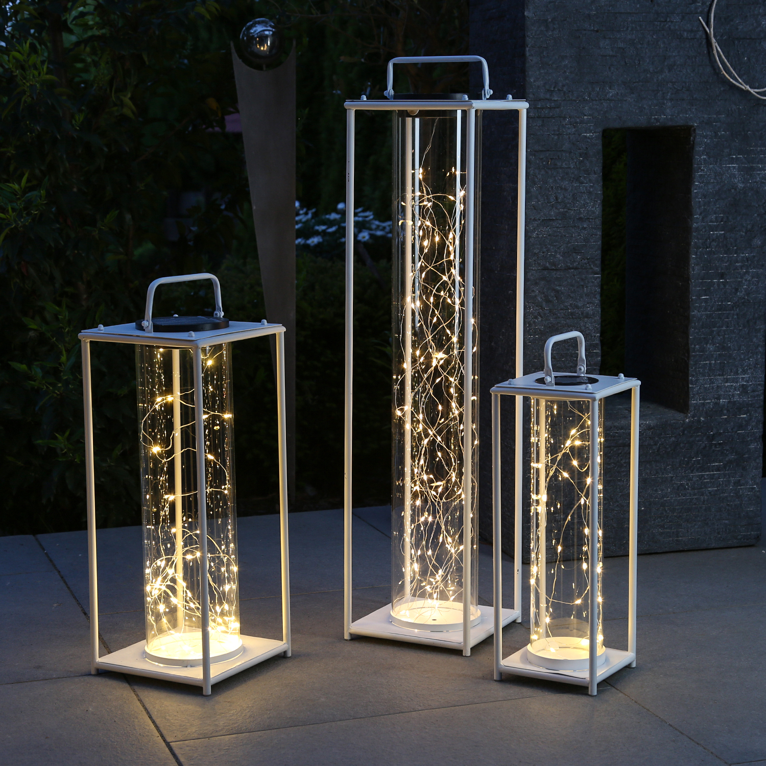 LED Solar Laterne - 50 warmweiße LED an Drahtlichterkette - Lichtsensor - H: 49cm - weiß LED Solar Laterne - 50 warmweiße LED an Drahtlichterkette - Lichtsensor - H: 49cm - weiß
