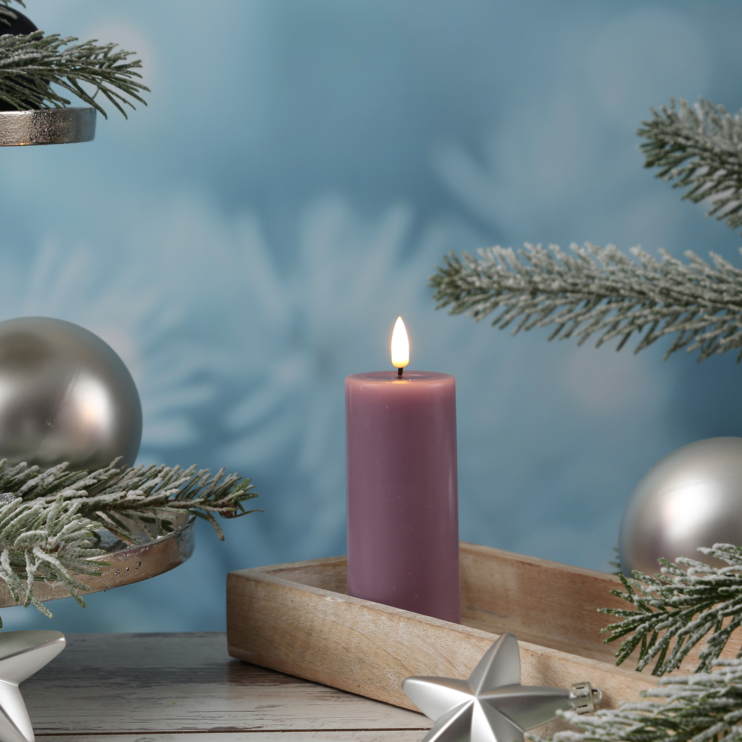 LED Stumpenkerze MIA - Echtwachs - realistische 3D Flamme - H: 12,5cm - D: 5cm - flieder LED Stumpenkerze MIA - Echtwachs - realistische 3D Flamme - H: 12,5cm - D: 5cm - flieder