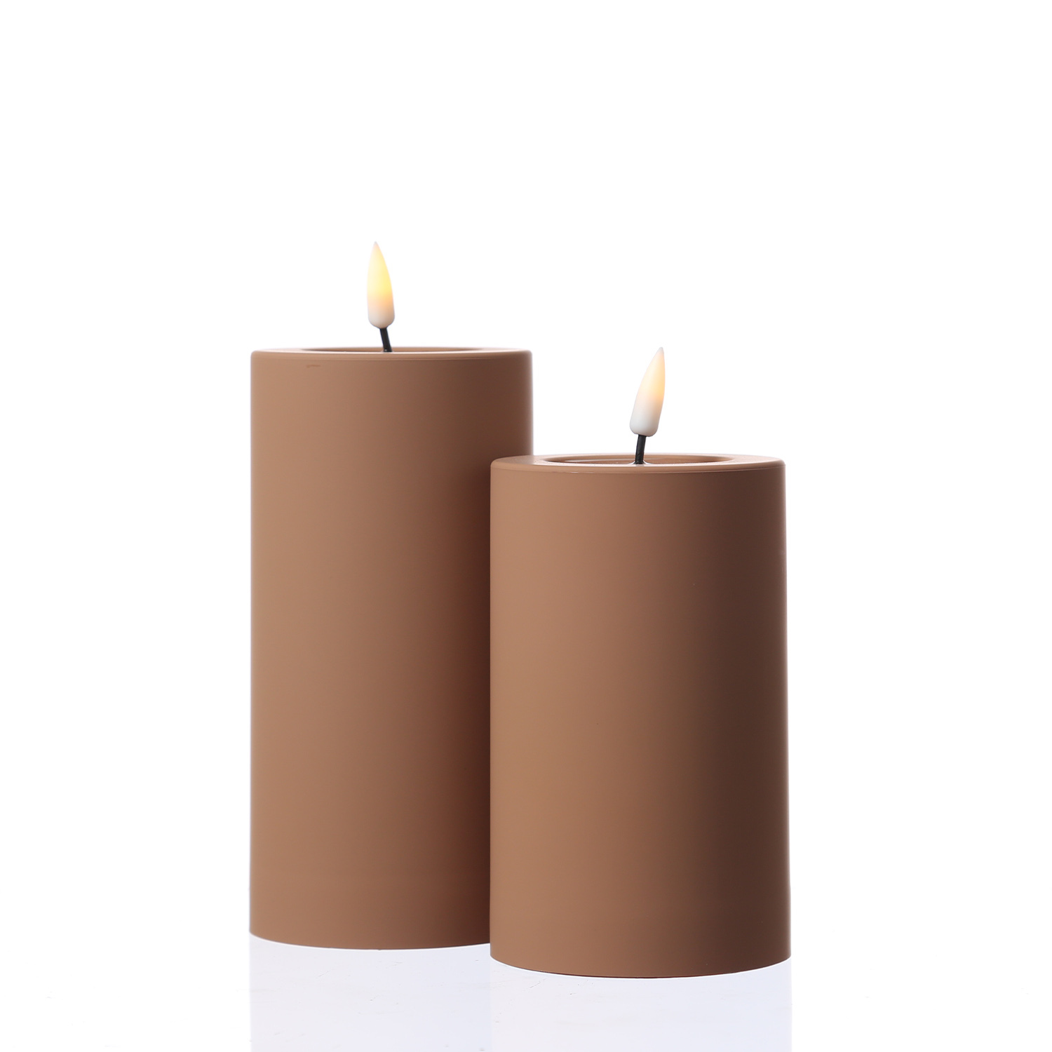 LED Stumpenkerze MIA - Kunststoff - 3D Flamme - H: 15cm - D: 7,5cm - für Außen - karamell LED Stumpenkerze MIA - Kunststoff - 3D Flamme - H: 15cm - D: 7,5cm - für Außen - karamell