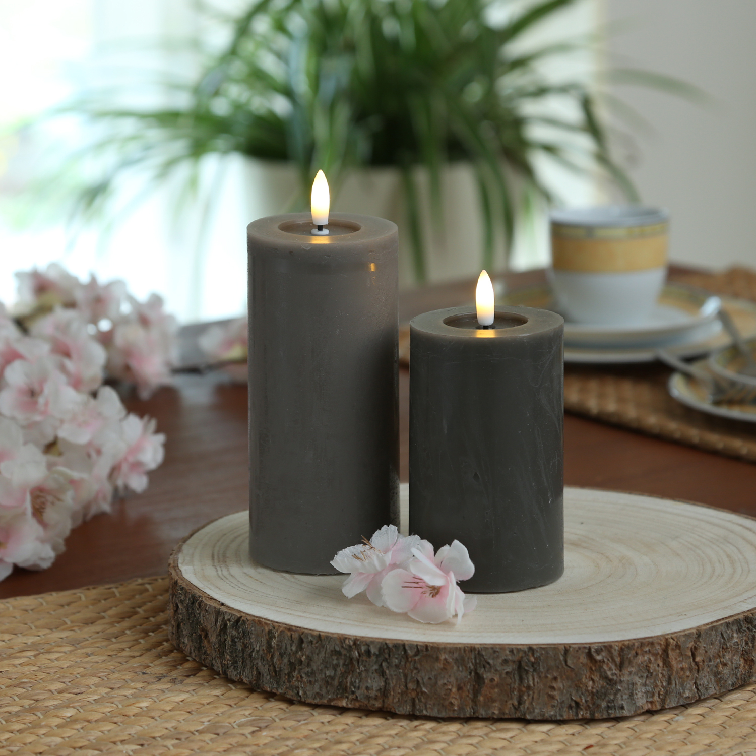 LED Kerze LINA - Rustik-Optik - Echtwachs - 3D Flamme - H: 15cm - D: 7cm - Batterie - Timer - grau