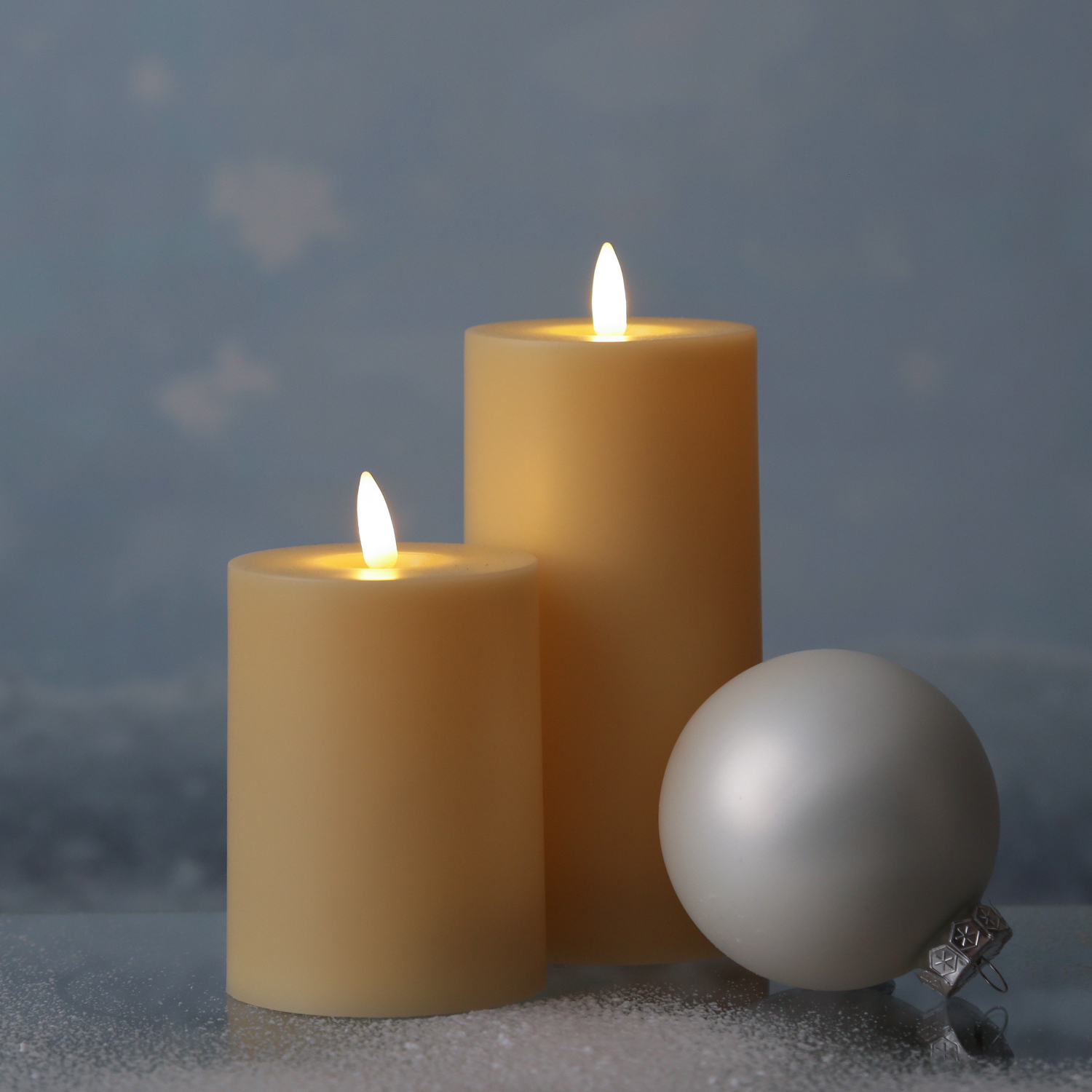 LED Stumpenkerze - Kunststoff - 3D Flamme - H: 10cm - D: 7,5cm - Timer - für Innen/Außen - creme LED Stumpenkerze - Kunststoff - 3D Flamme - H: 10cm - D: 7,5cm - Timer - für Innen/Außen - creme