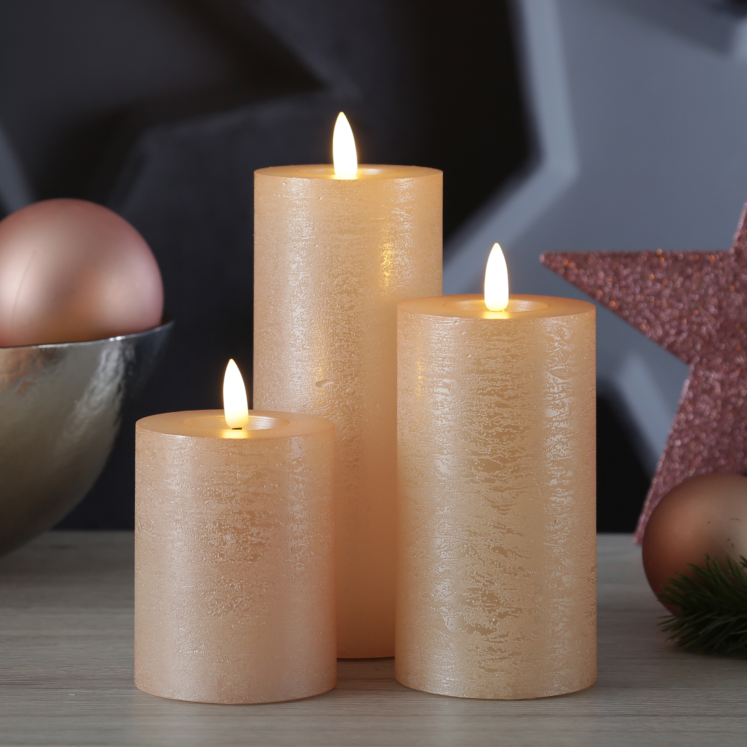 LED Kerzenset LINA - Rustik-Optik - Echtwachs - 3D Flamme - 3 Größen - Timer - rosa - 3er Set LED Kerzenset LINA - Rustik-Optik - Echtwachs - 3D Flamme - 3 Größen - Timer - rosa - 3er Set