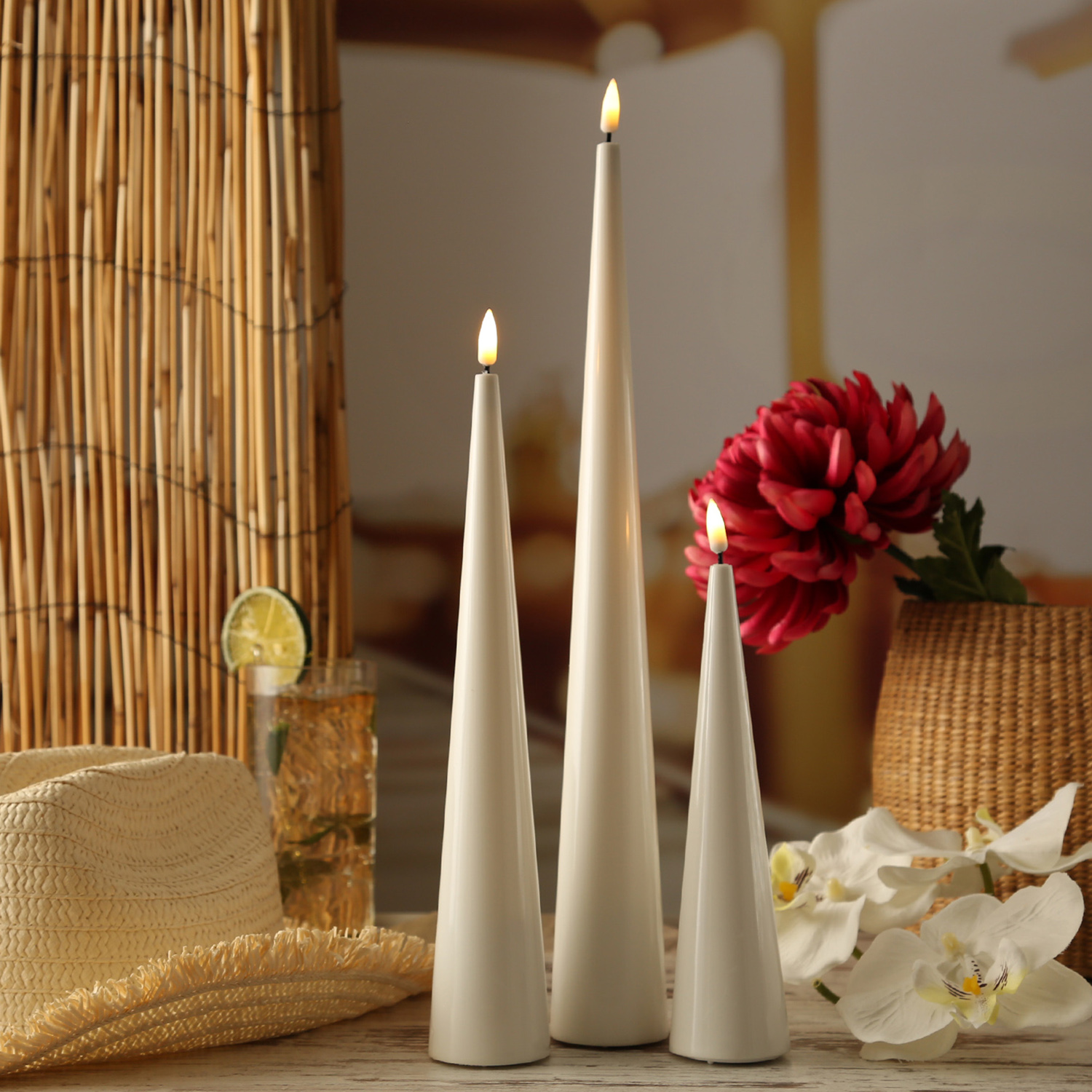LED Kegelkerze LEA - Echtwachs - realistische 3D Flamme - H: 38cm - Batteriebetrieb - weiß LED Kegelkerze LEA - Echtwachs - realistische 3D Flamme - H: 38cm - Batteriebetrieb - weiß
