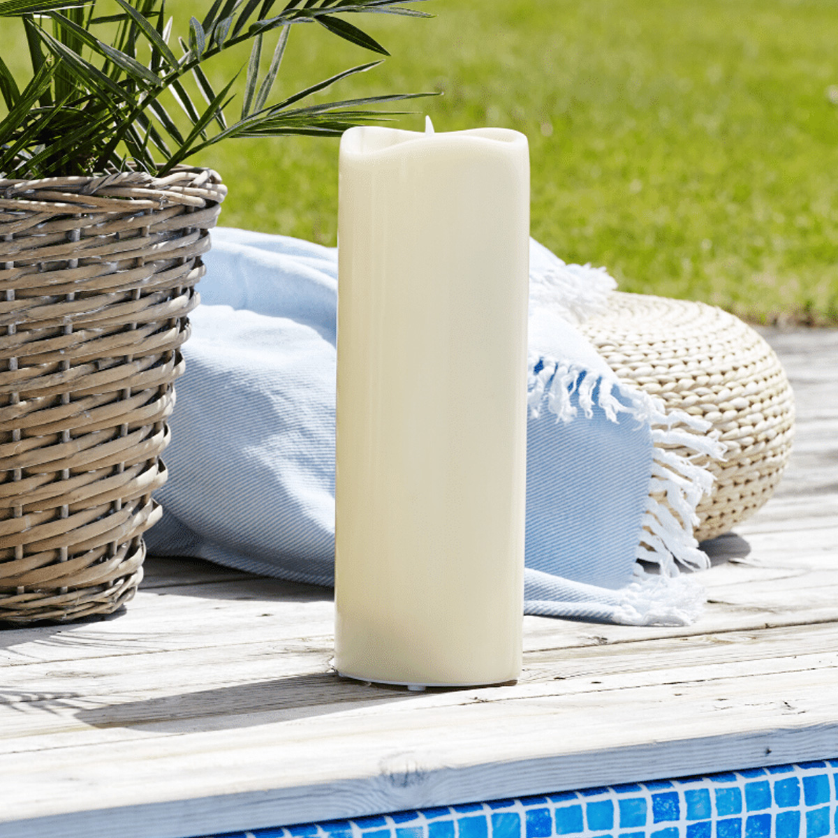 LED Stumpenkerze "Grande" - Kunststoff - flackernde warmweiße LED - H: 38cm - outdoor - beige LED Stumpenkerze "Grande" - Kunststoff - flackernde warmweiße LED - H: 38cm - outdoor - beige