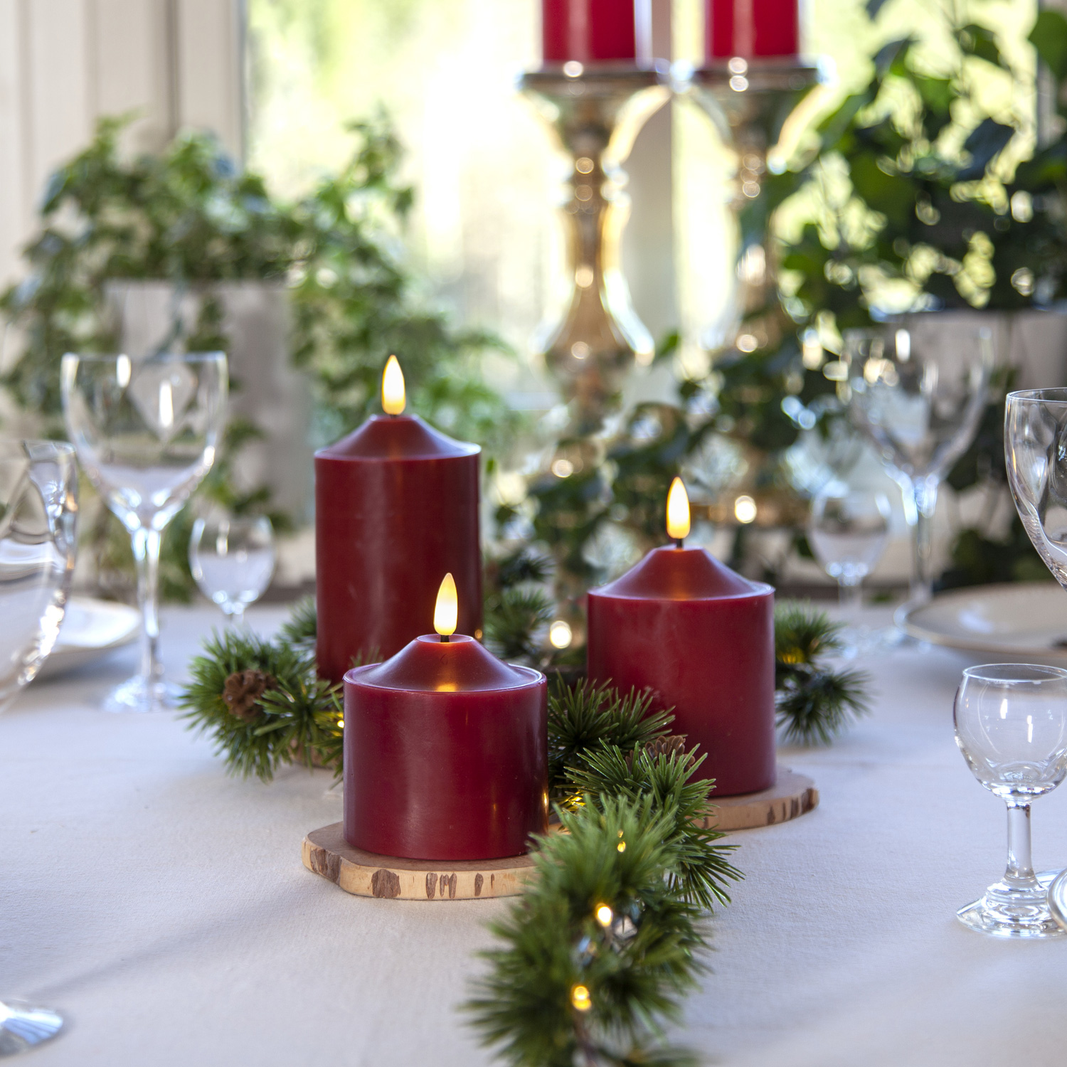 LED Stumpenkerze Flamme - Echtwachs - warmweiße 3D Flamme - H: 12cm - Batteriebetrieb - Timer - rot LED Stumpenkerze Flamme - Echtwachs - warmweiße 3D Flamme - H: 12cm - Batteriebetrieb - Timer - rot