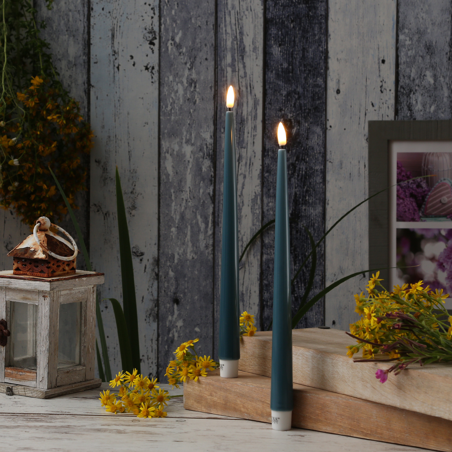 LED Stabkerzen ELLA - Echtwachs - realistische 3D Flamme - H: 28cm - jadegrün - 2 Stück LED Stabkerzen ELLA - Echtwachs - realistische 3D Flamme - H: 28cm - jadegrün - 2 Stück