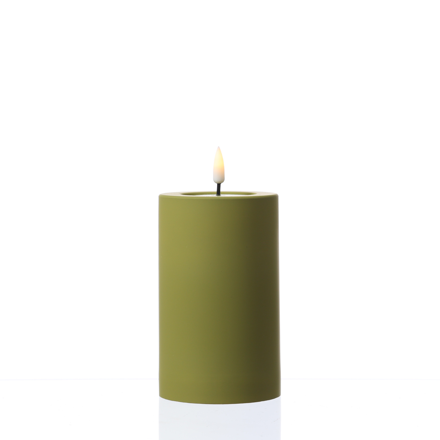LED Stumpenkerze MIA - Kunststoff - 3D Flamme - H: 12,5cm - D: 7,5cm - für Außen - olivgrün