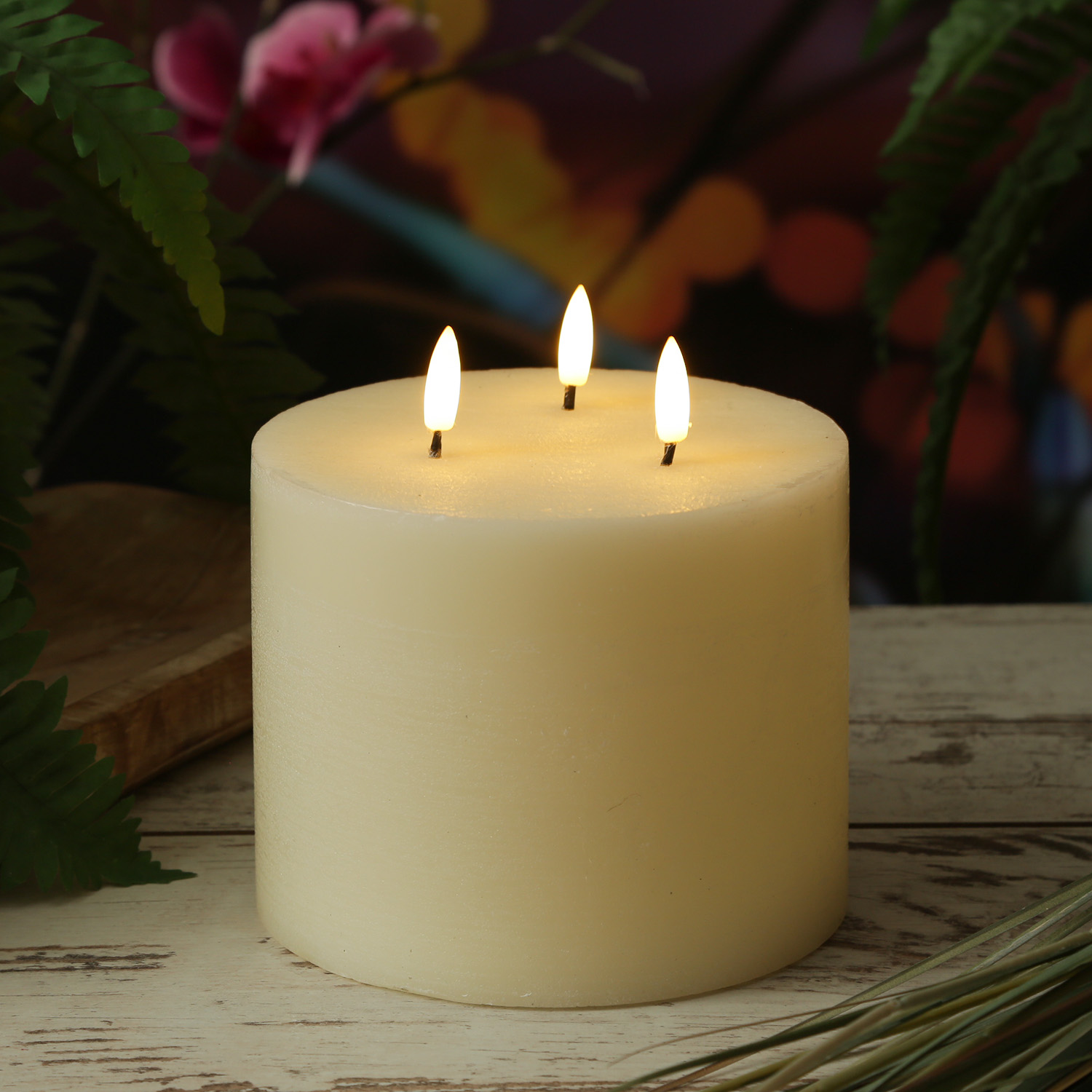 XXL LED Kerze - 3-Docht - Echtwachs - Timer - H: 15cm D: 15cm - creme XXL LED Kerze - 3-Docht - Echtwachs - Timer - H: 15cm D: 15cm - creme