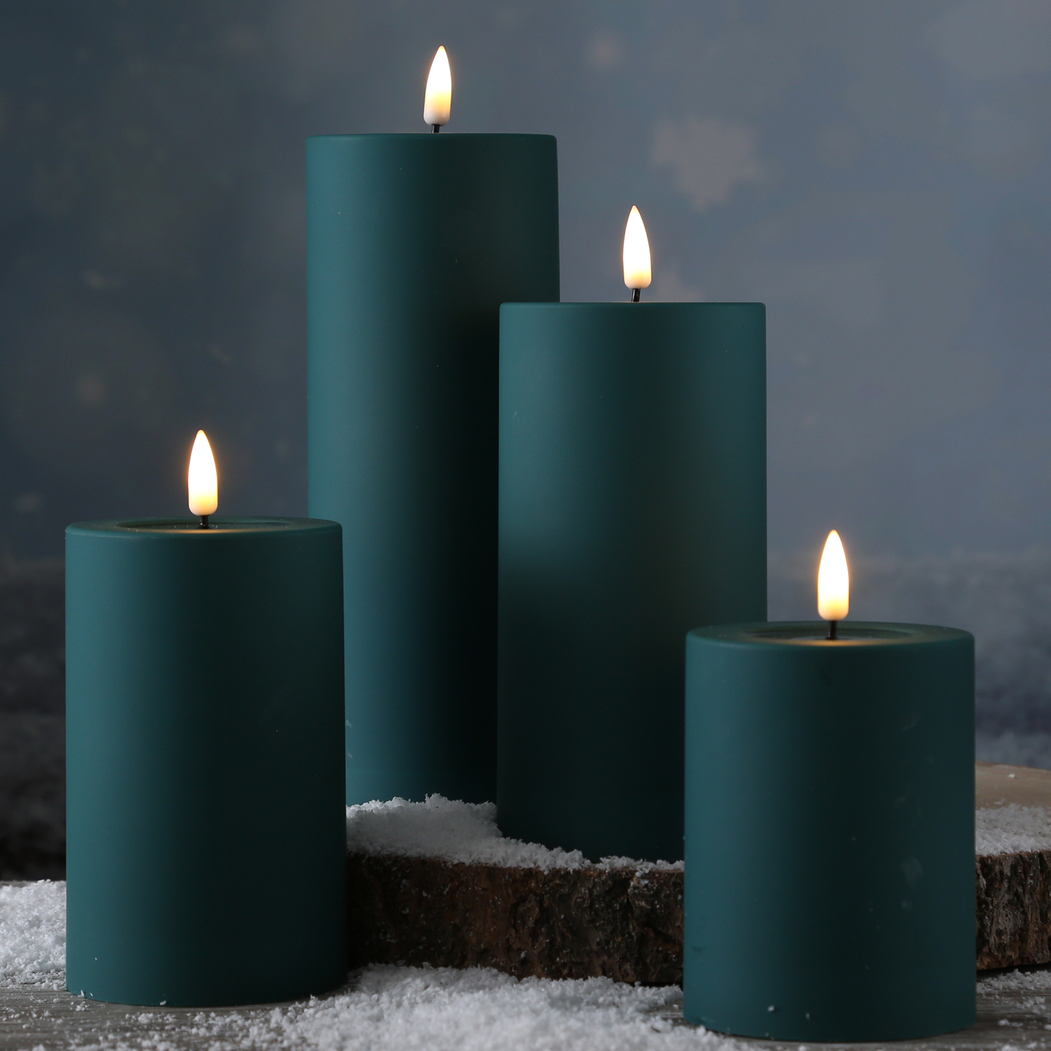 LED Stumpenkerze MIA - Kunststoff - realistische 3D Flamme - H: 20cm - für Außen - dunkelgrün