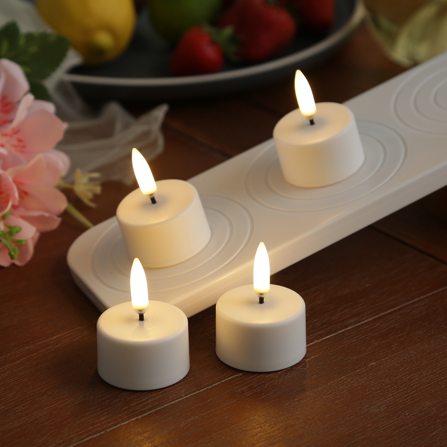 LED Mini Teelichter - 4 wiederaufladbare LED Teelichter mit Ladestation - Timer - für Außen