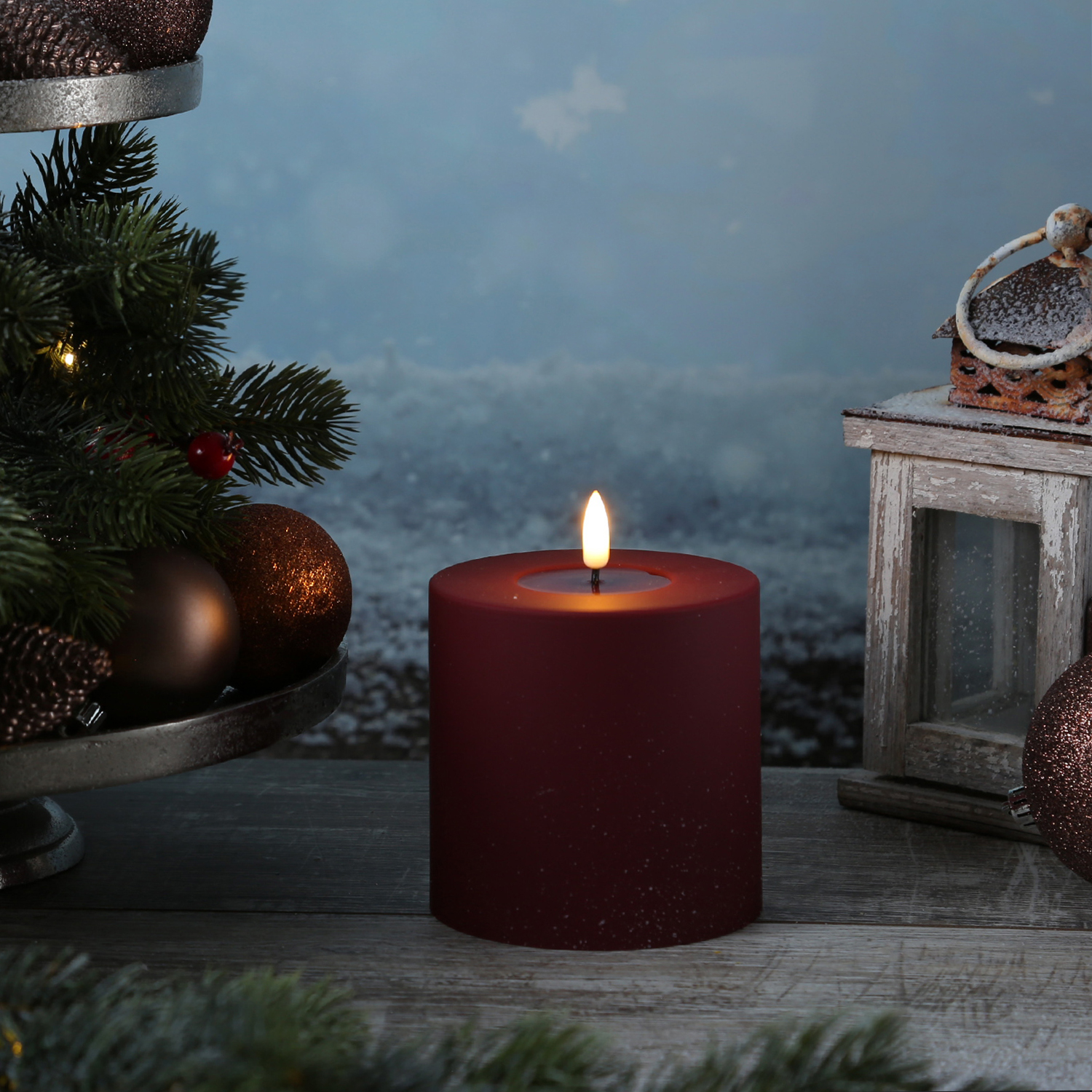 LED Stumpenkerze MIA - Kunststoff - realistische 3D Flamme - H: 10cm - f. Außen - bordeaux/dunkelrot LED Stumpenkerze MIA - Kunststoff - realistische 3D Flamme - H: 10cm - f. Außen - bordeaux/dunkelrot