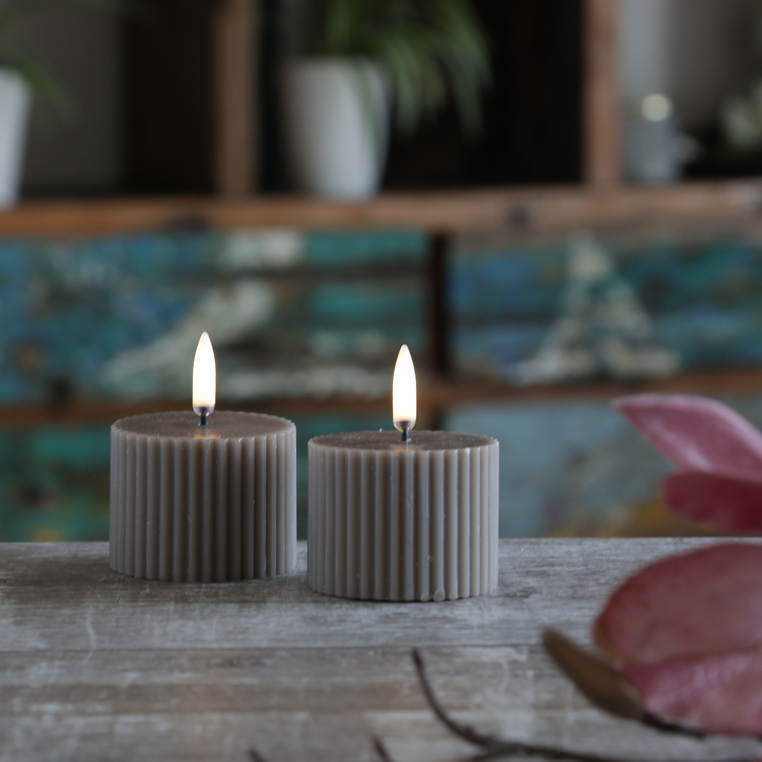 LED Mini Kerzen THEA - mit Rillen - Echtwachs - D: 5,8cm - H: 4,5cm - Timer - sandfarben - 2er Set LED Mini Kerzen THEA - mit Rillen - Echtwachs - D: 5,8cm - H: 4,5cm - Timer - sandfarben - 2er Set