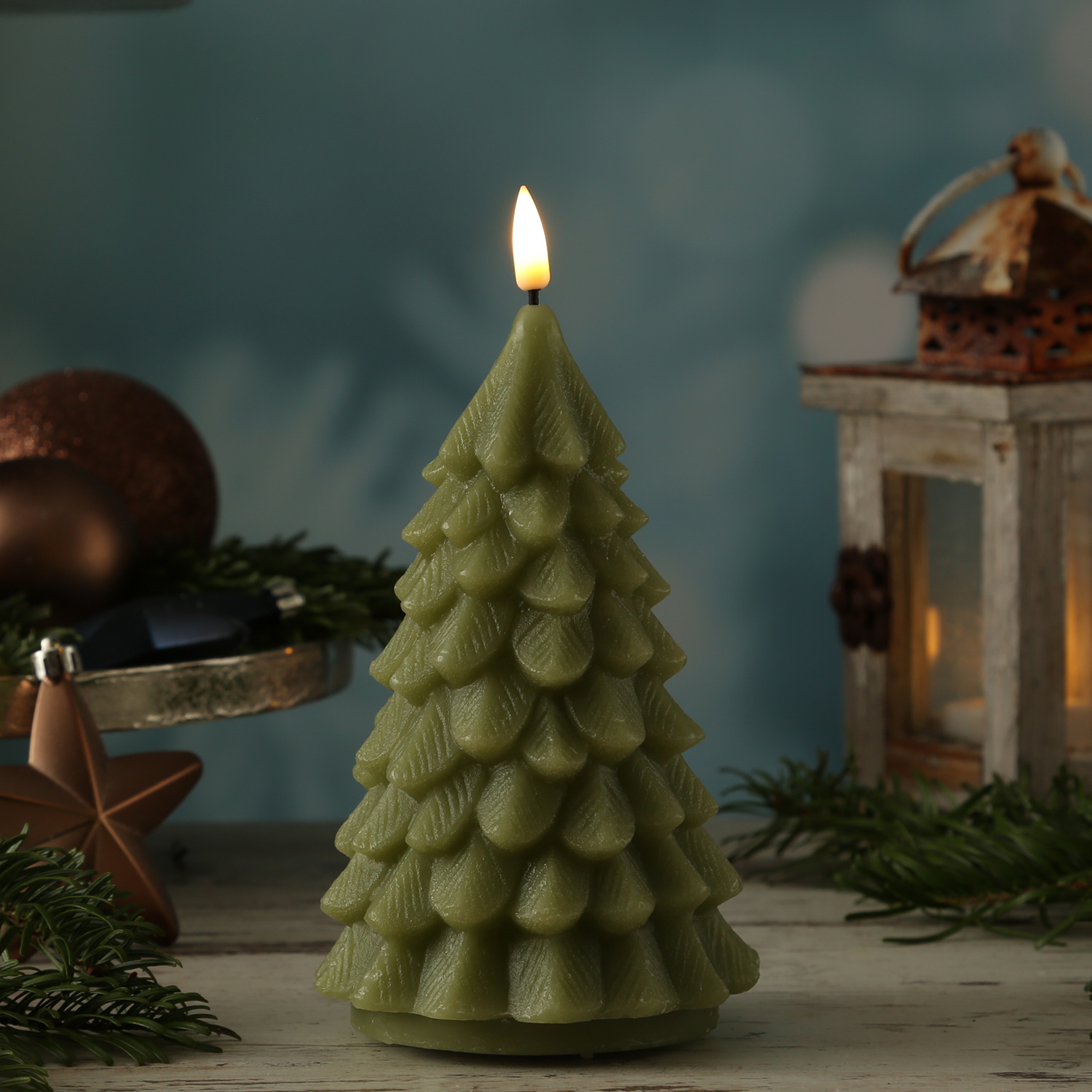 LED Kerze Tannenbaum - Echtwachs - flackernde 3D Flamme - H: 16cm - D: 9cm - hellgrün LED Kerze Tannenbaum - Echtwachs - flackernde 3D Flamme - H: 16cm - D: 9cm - hellgrün