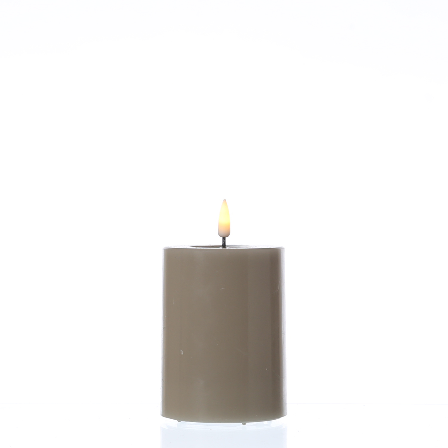 LED Stumpenkerze MIA - Echtwachs - realistische 3D Flamme - H: 10cm - D: 7,5cm - sand/taupe