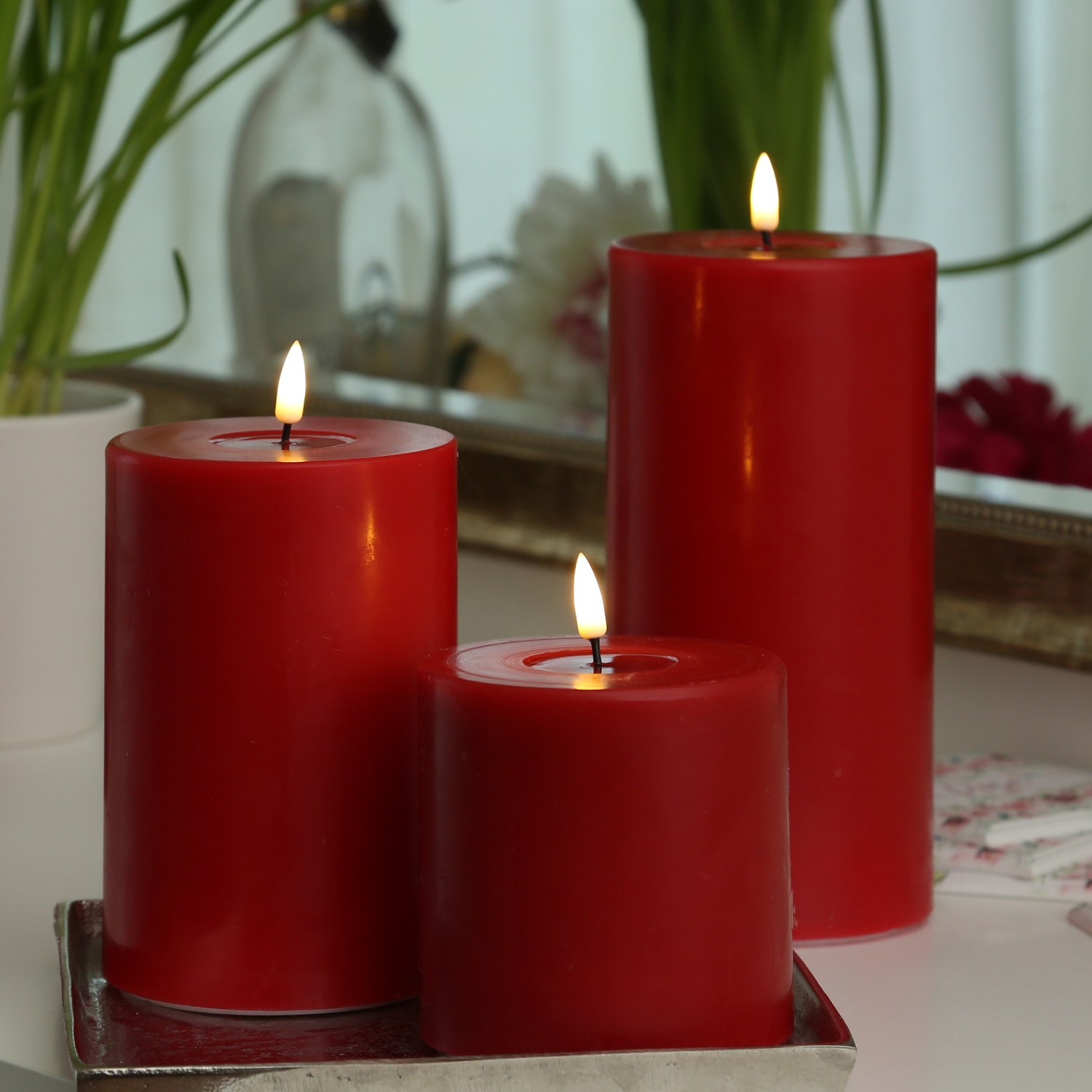 LED Stumpenkerze MIA - Echtwachs - realistische 3D Flamme - H: 20cm - D: 10cm - rot