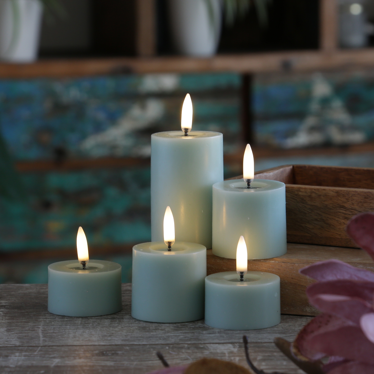 LED Mini Kerze THEA - Echtwachs - Wachsspiegel - D: 5cm - H: 7,5cm - Timer - salbeigrün LED Mini Kerze THEA - Echtwachs - Wachsspiegel - D: 5cm - H: 7,5cm - Timer - salbeigrün