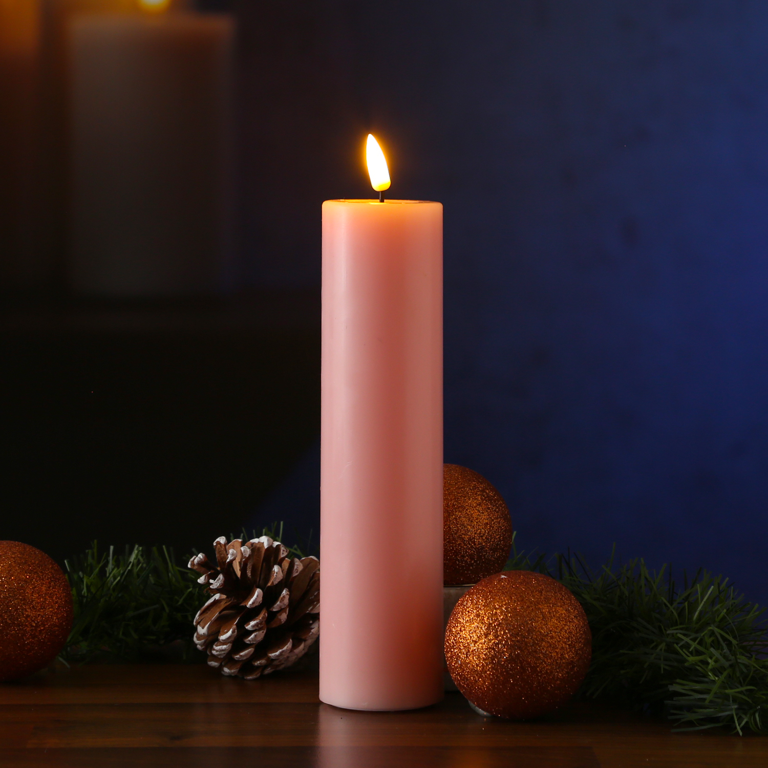 LED Stumpenkerze MIA - Echtwachs - realistische 3D Flamme -  H: 20cm D: 5cm - Batterie - rosa LED Stumpenkerze MIA - Echtwachs - realistische 3D Flamme -  H: 20cm D: 5cm - Batterie - rosa