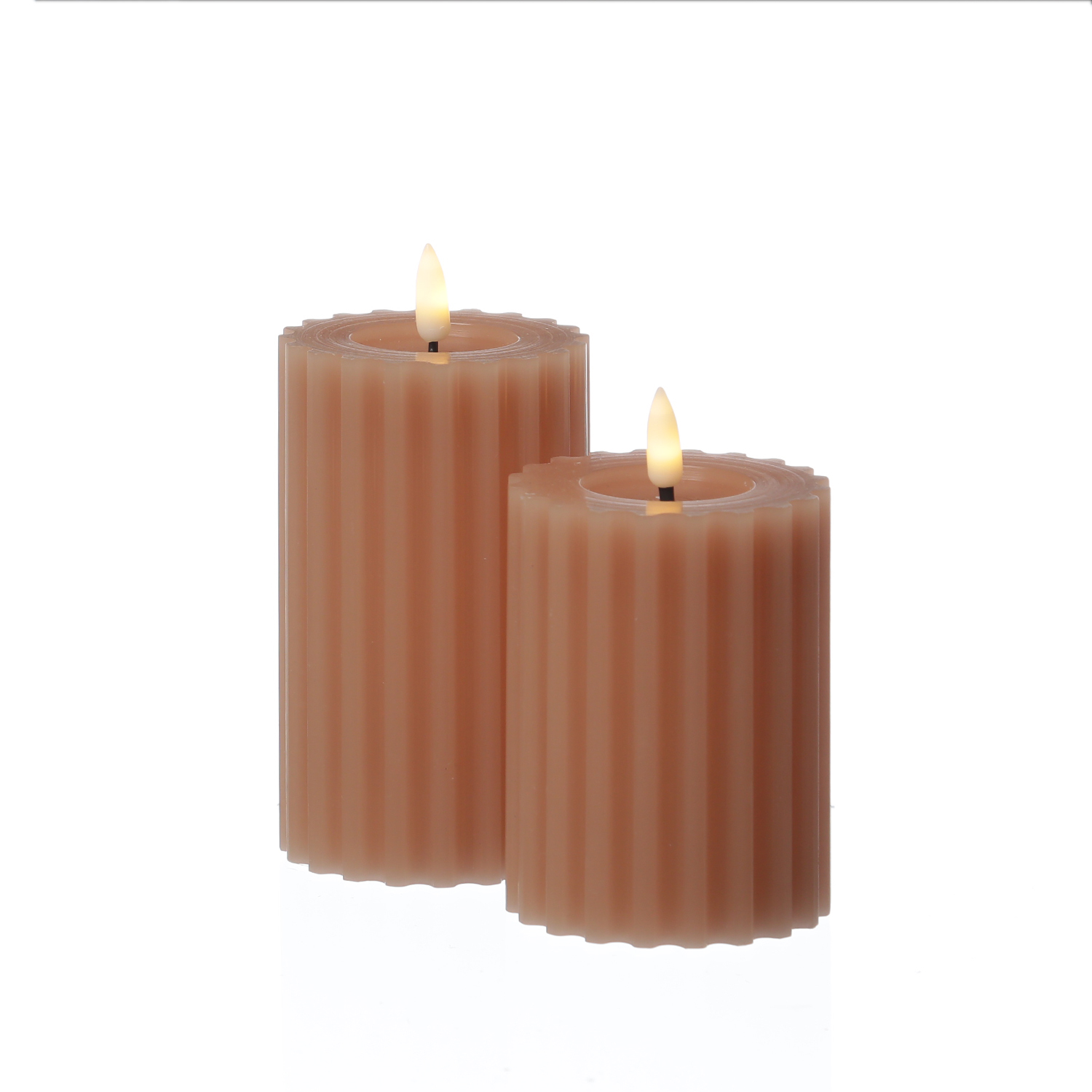 LED Kerze LIV - gerillt - Echtwachs - warmweiße 3D Flamme - H: 14,5cm - D: 7,5cm - Timer - altrosa LED Kerze LIV - gerillt - Echtwachs - warmweiße 3D Flamme - H: 14,5cm - D: 7,5cm - Timer - altrosa