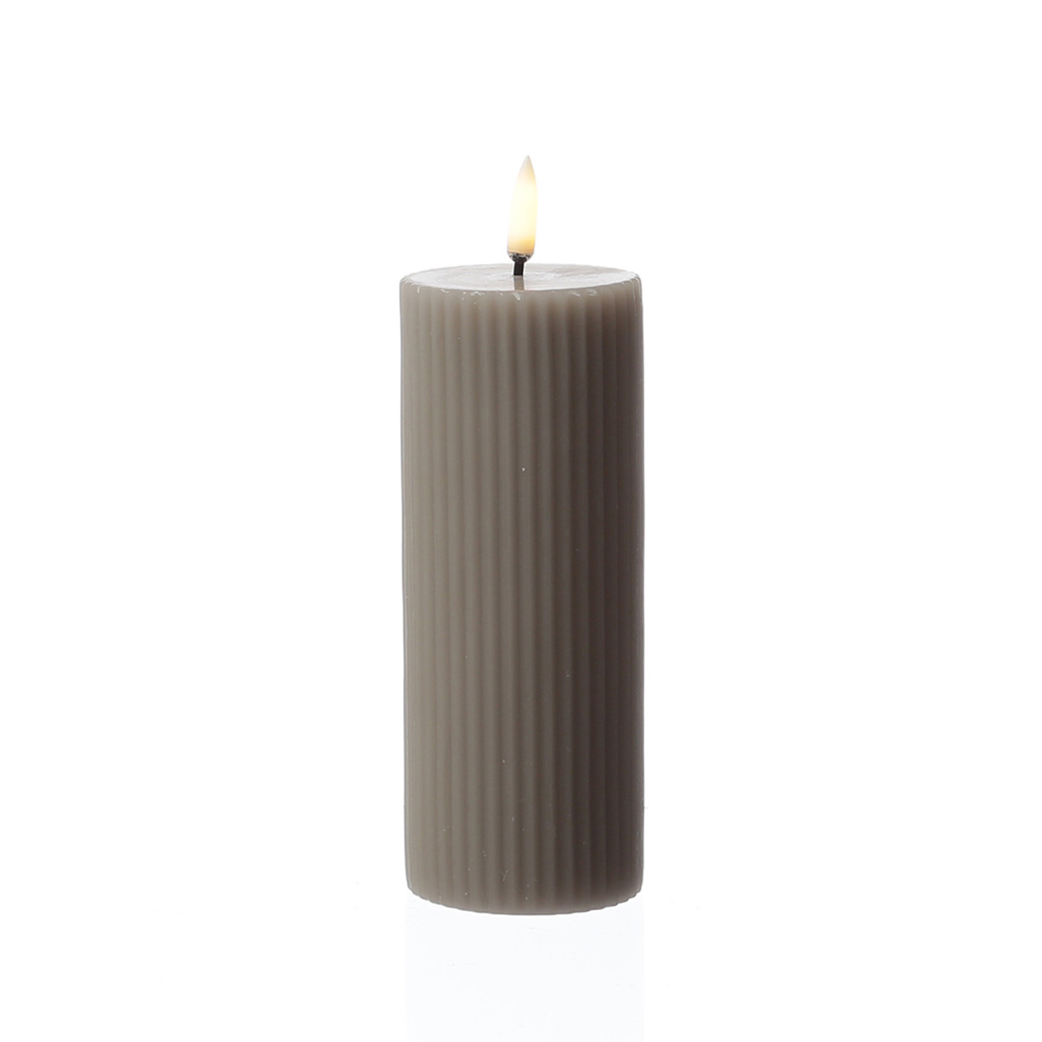 LED Kerze THEA - mit Rillen - Echtwachs - 3D Flamme - D: 5,8cm - H: 15,2cm - Timer - sand/taupe