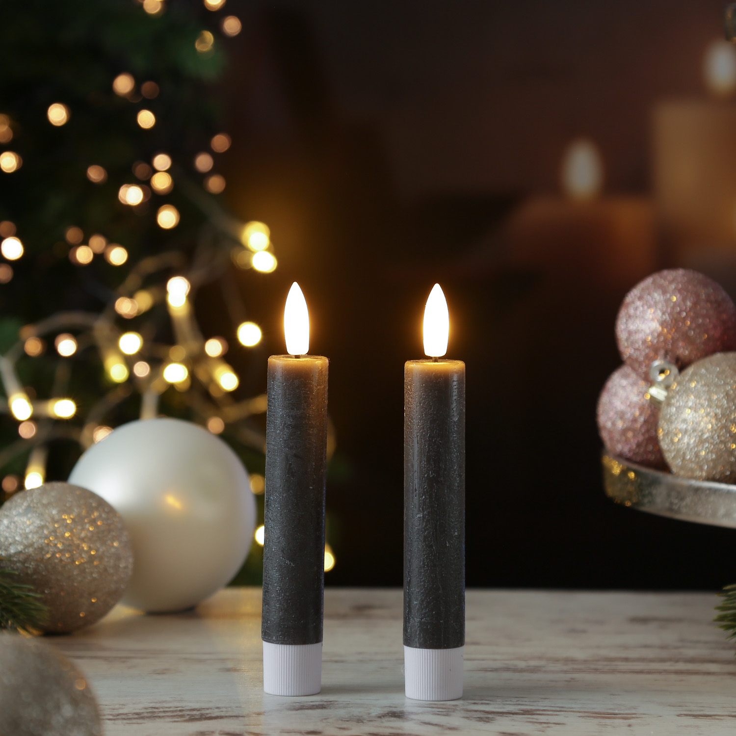 LED Stabkerzen Set – 2 Stück, Weiß, 15x2 Cm, Mit Echter Wachsoberfläche, Warmweiß, Timer (6h An/18h Aus) – Batteriebetrieben (AA)
