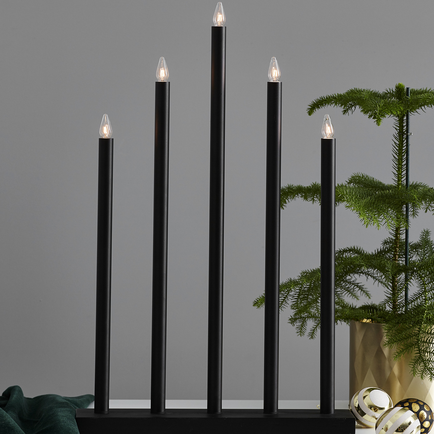 Fensterleuchter "Holy" - 5flammig - warmweiße Glühlampen - H: 64cm - Schalter - Schwarz