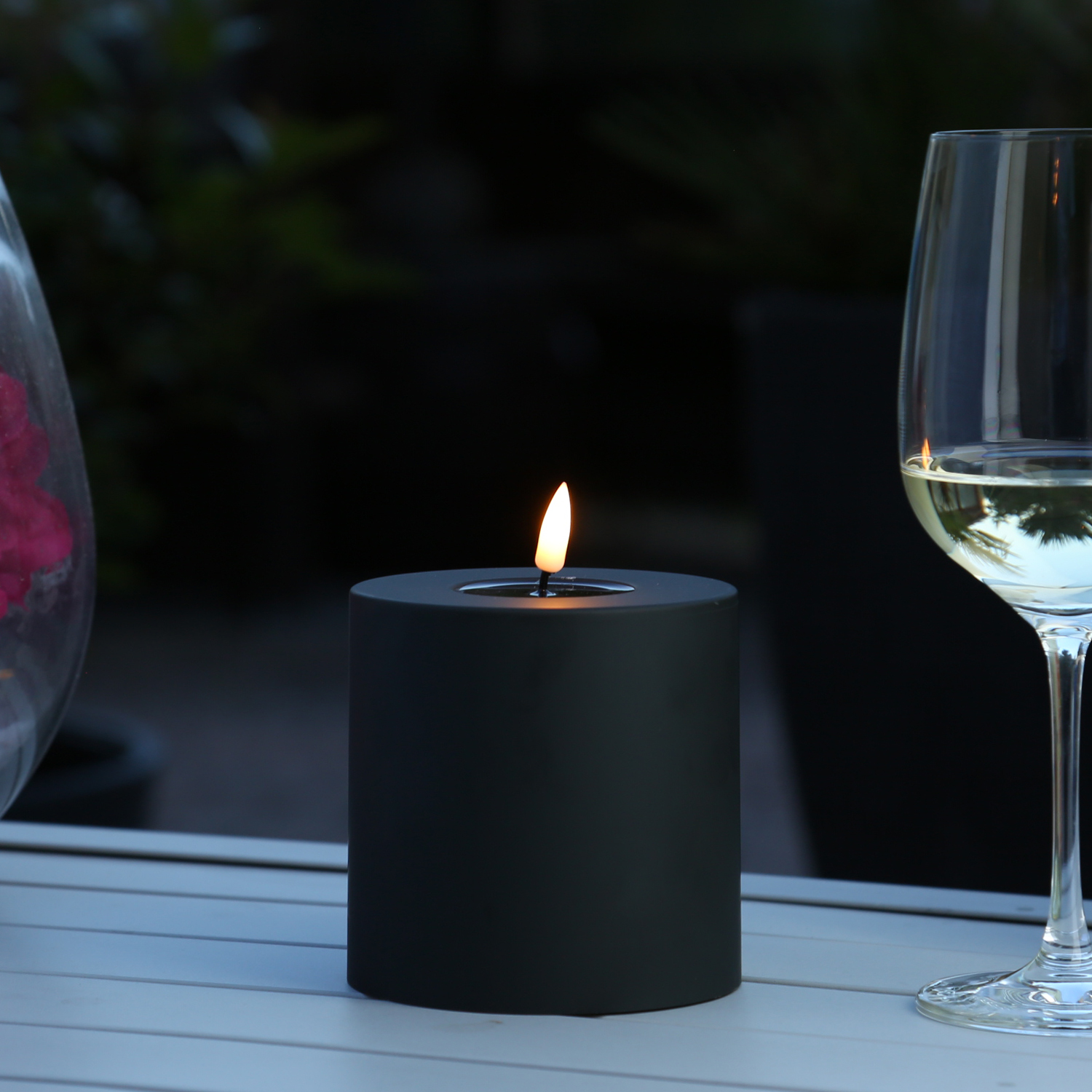 LED Stumpenkerze MIA - Kunststoff - 3D Flamme - H: 10cm - D: 10cm - für Außen