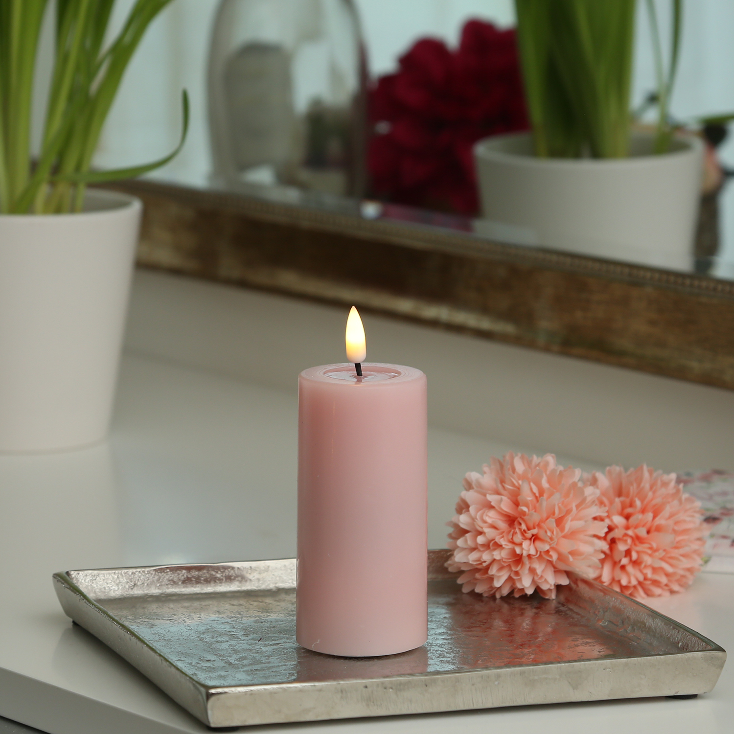 LED Stumpenkerze MIA - Echtwachs - realistische 3D Flamme - H: 10cm D: 5cm - Batterie - rosa LED Stumpenkerze MIA - Echtwachs - realistische 3D Flamme - H: 10cm D: 5cm - Batterie - rosa