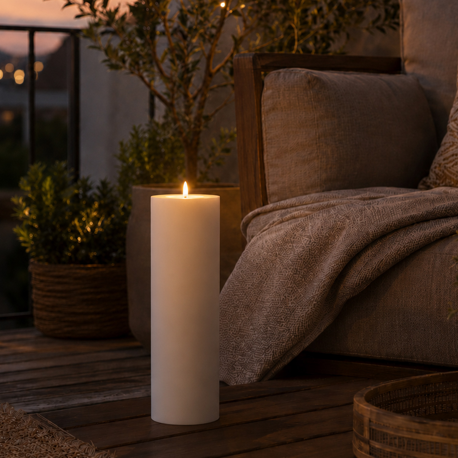 XXL LED Kerze - Outdoorkerze - H: 37,5cm/D: 10cm - Timer/Sensor - für Innen/Außen - weiß