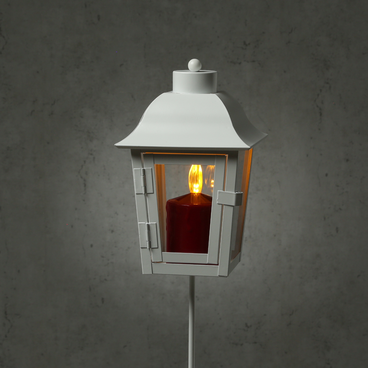 Grablaterne mit roter LED Kerze - Grablampe mit 2 wechselbaren Spitzen/Erdspieß - H: 51cm - weiß