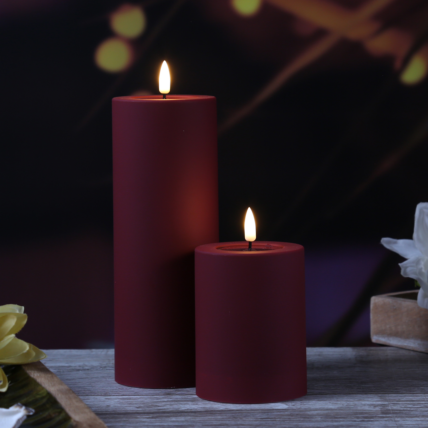 LED Stumpenkerze MIA - Kunststoff - realistische 3D Flamme - H: 10cm - f. Außen - bordeaux/dunkelrot LED Stumpenkerze MIA - Kunststoff - realistische 3D Flamme - H: 10cm - f. Außen - bordeaux/dunkelrot