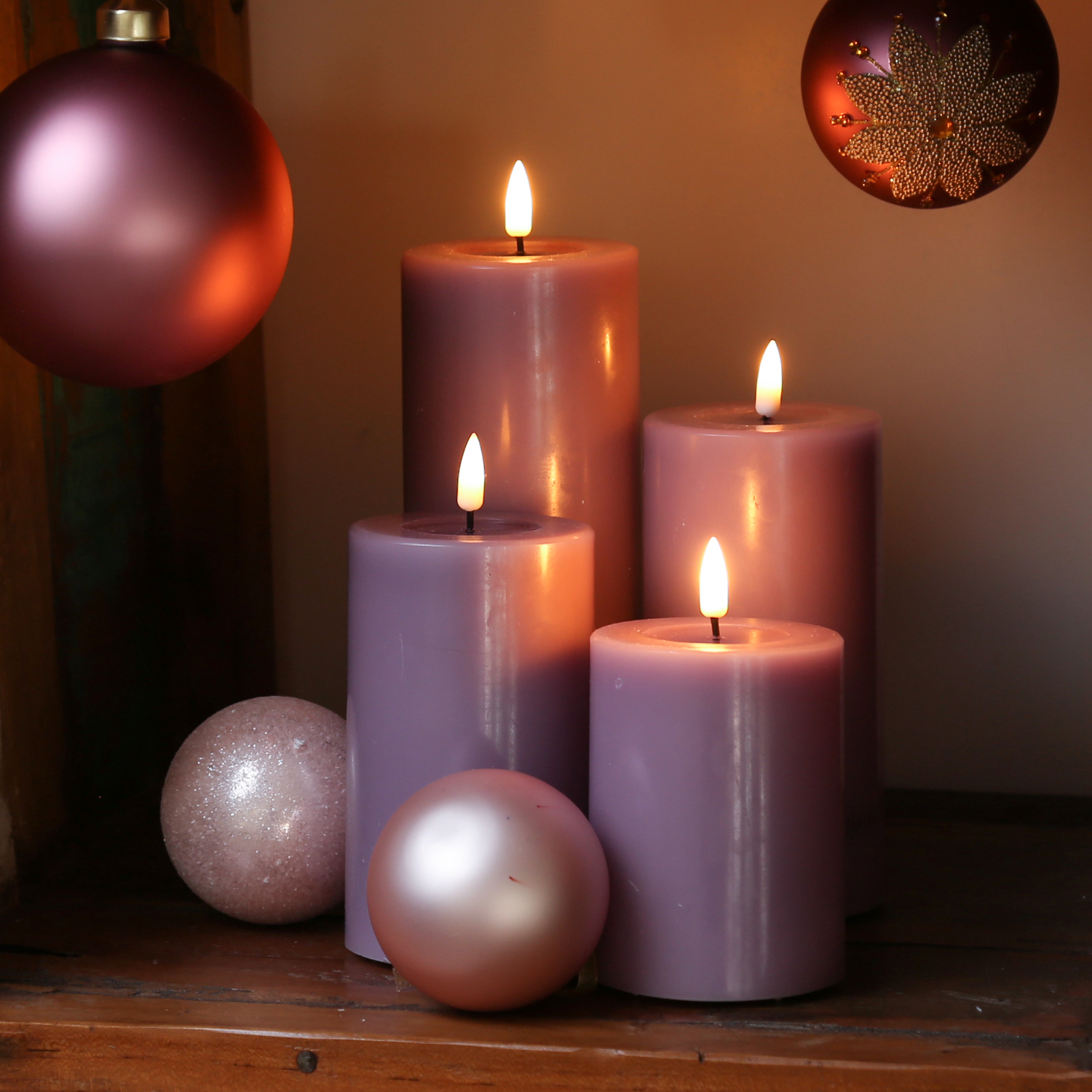 LED Kerzenset MIA - Echtwachs - 4 Größen - inkl. Batterien und Fernbedienung - flieder - 4er Set LED Kerzenset MIA - Echtwachs - 4 Größen - inkl. Batterien und Fernbedienung - flieder - 4er Set