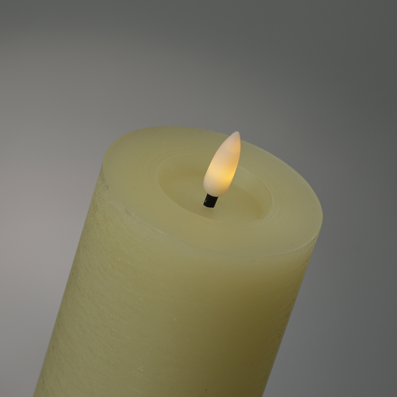 LED Kerze LINA - Rustik-Optik - Echtwachs - 3D Flamme - H: 19cm - D: 7cm - Batterie - Timer - creme LED Kerze LINA - Rustik-Optik - Echtwachs - 3D Flamme - H: 19cm - D: 7cm - Batterie - Timer - creme