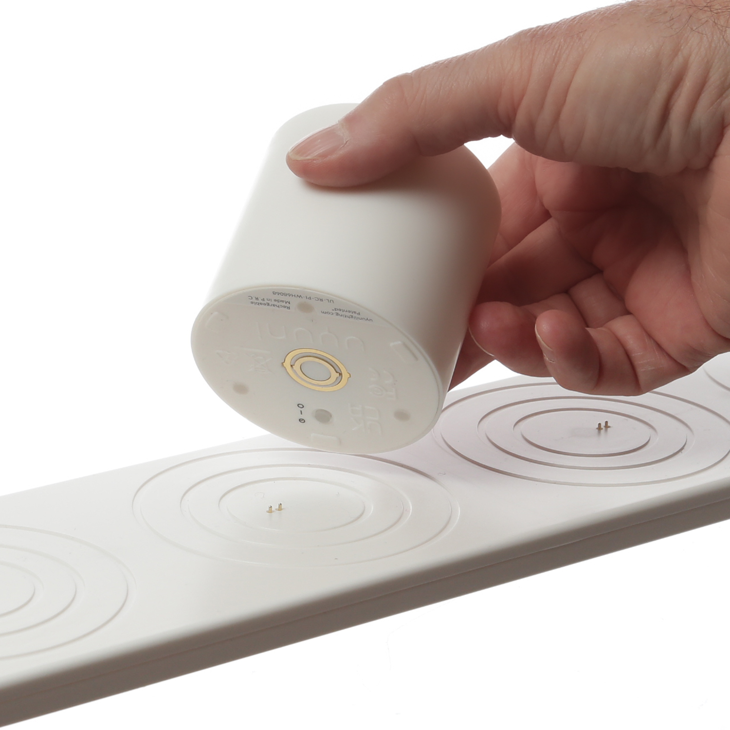 LED Kerzen - 4 wiederaufladbare LED Stumpenkerzen - H: 6,8cm - D: 6,8cm - Timer - weiß - für Außen