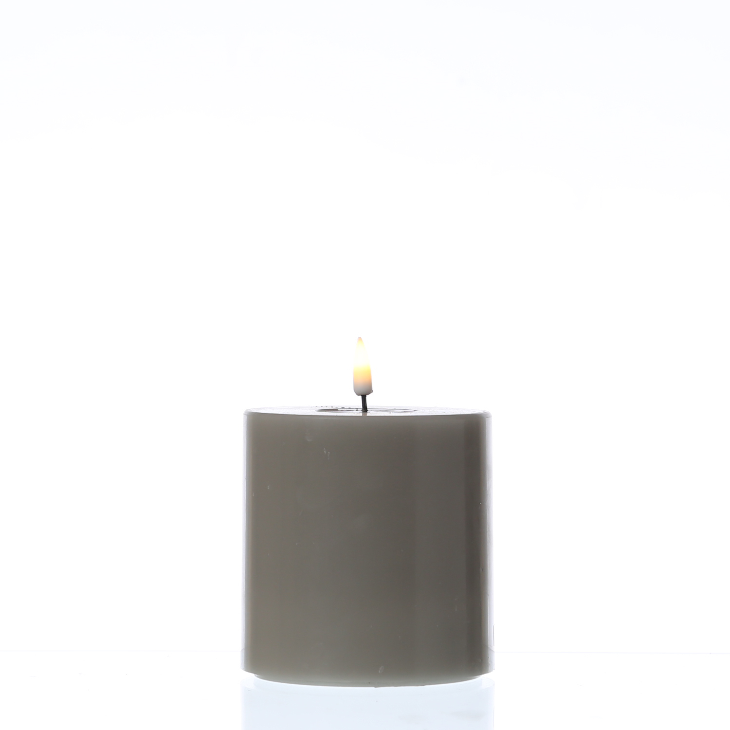 LED Stumpenkerze MIA - Echtwachs - realistische 3D Flamme - H: 10cm - D: 10cm - sand/taupe LED Stumpenkerze MIA - Echtwachs - realistische 3D Flamme - H: 10cm - D: 10cm - sand/taupe