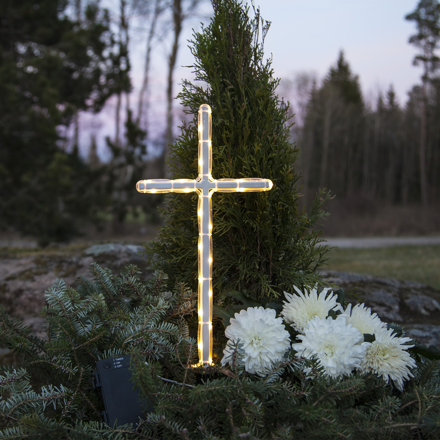 LED Grabkreuz 41cm - weißes Kreuz - 24 warmweiße LED - Batteriebox ca. 1 Monat/Satz - Timer LED Grabkreuz 41cm - weißes Kreuz - 24 warmweiße LED - Batteriebox ca. 1 Monat/Satz - Timer