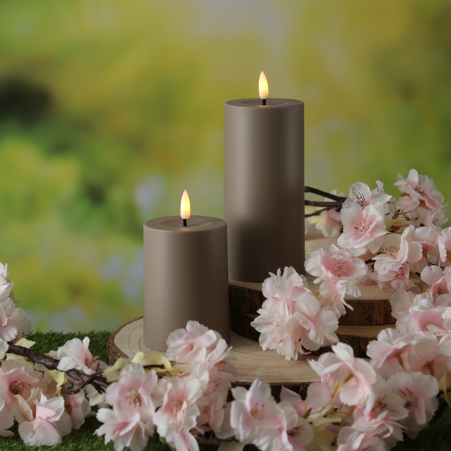 LED Solar Kerze - Outdoorkerze - H: 15cm, D: 7cm - Dämmerungssensor - für Außen - grau