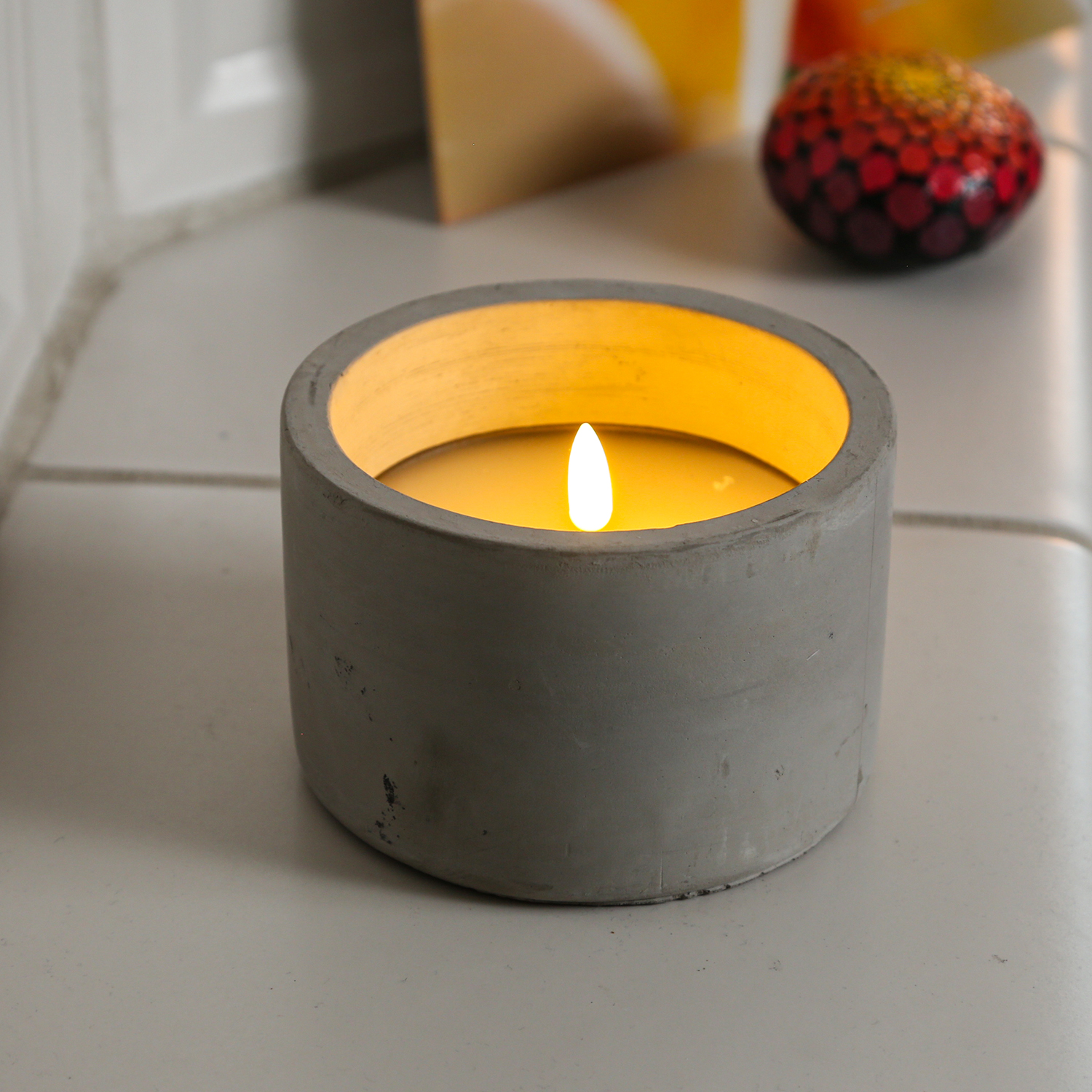 LED Kerze Flamme - Betonoptik - Echtwachs - realistische 3D Flamme - Timer - H: 8cm D: 12cm - grau LED Kerze Flamme - Betonoptik - Echtwachs - realistische 3D Flamme - Timer - H: 8cm D: 12cm - grau