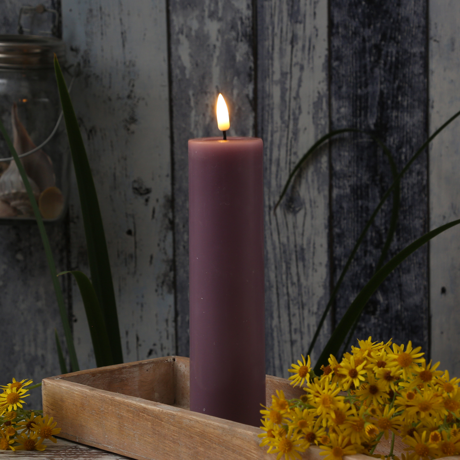 LED Stumpenkerze MIA - Echtwachs - realistische 3D Flamme - H: 15cm - D: 5cm - flieder LED Stumpenkerze MIA - Echtwachs - realistische 3D Flamme - H: 15cm - D: 5cm - flieder
