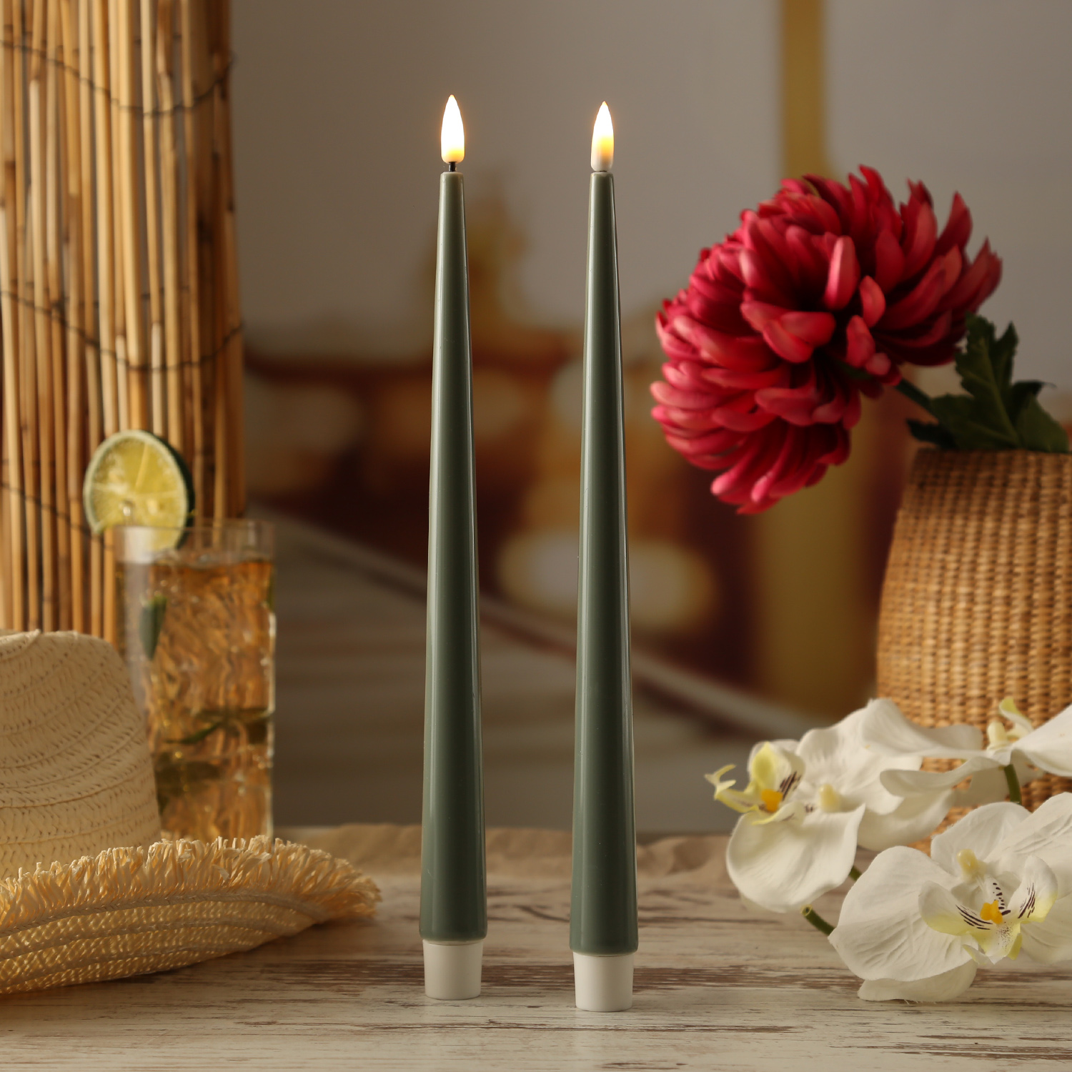 LED Stabkerzen ELLA - Echtwachs - realistische 3D Flamme - H: 28cm - salbeigrün - 2 Stück LED Stabkerzen ELLA - Echtwachs - realistische 3D Flamme - H: 28cm - salbeigrün - 2 Stück