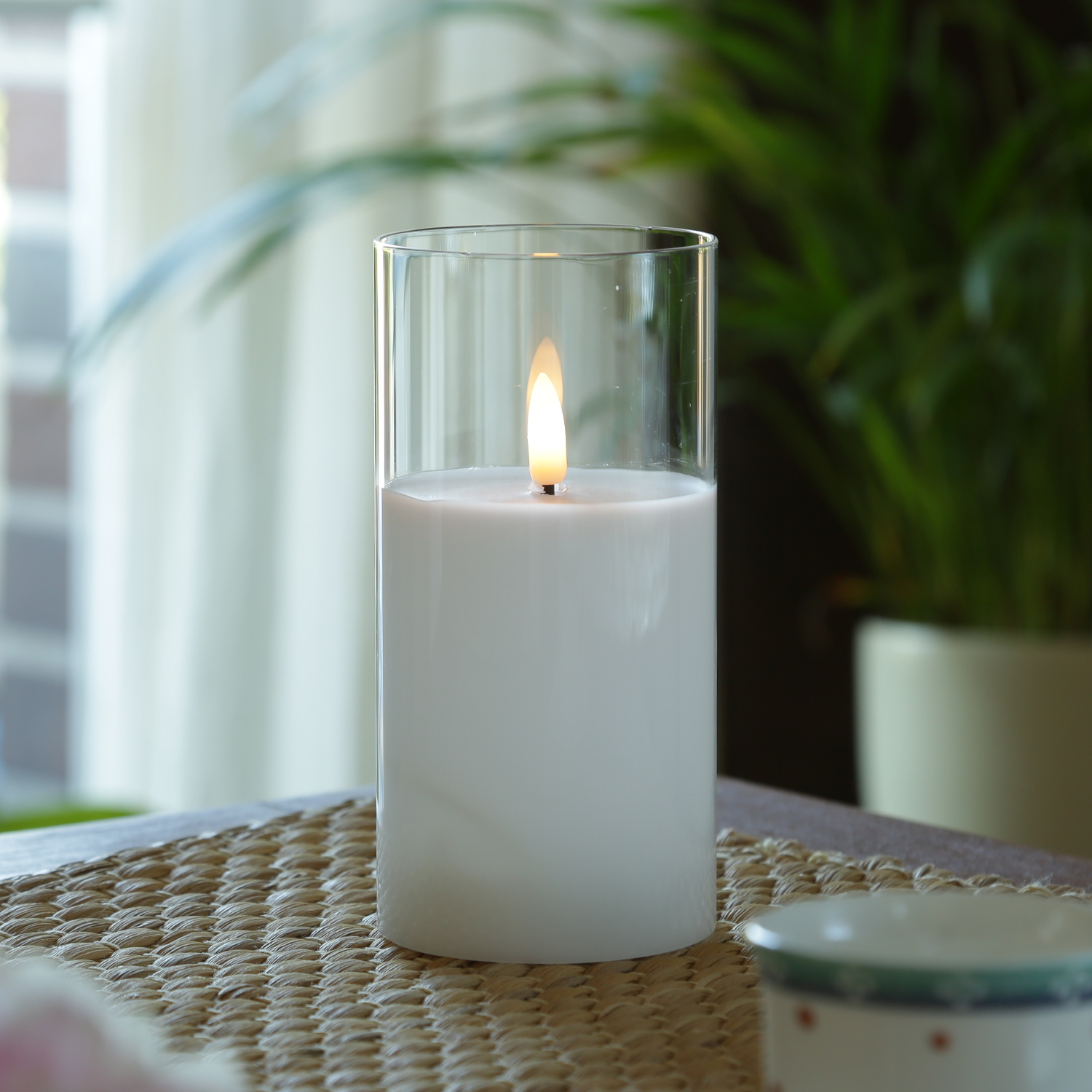 LED Kerze im Glas - Windlicht - Echtwachs - 3D Flamme - Timer - H: 15cm - D: 7,5cm
