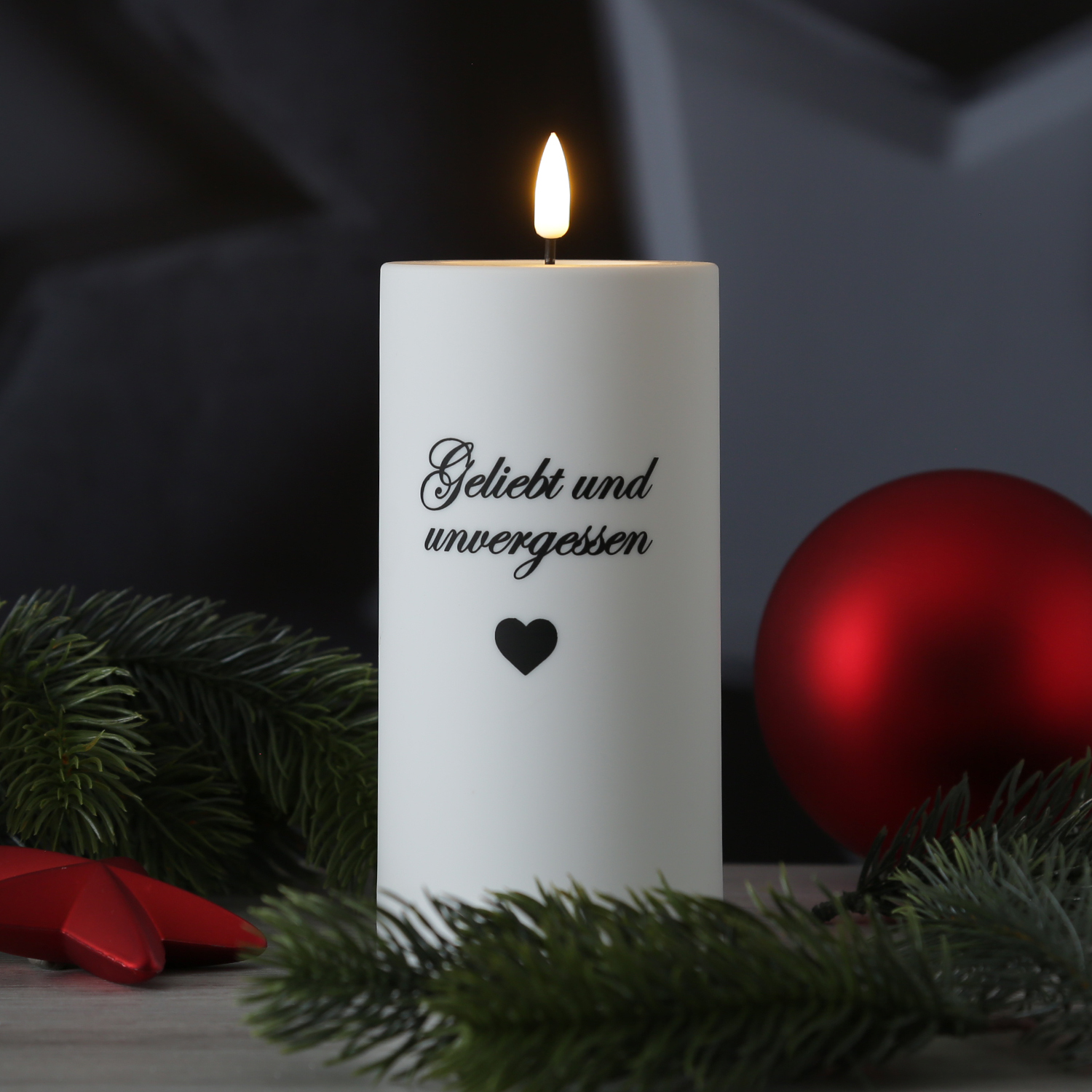 LED Grabkerze MIA - mit Schrift - Grablicht - 3D Flamme - H: 12,5cm - D: 7,5cm - weiß - für Außen