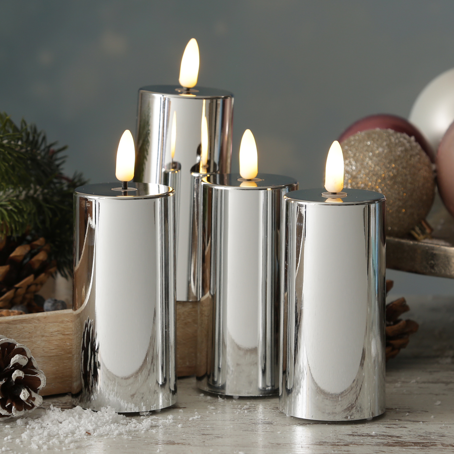 LED Kerze - Kunststoff - 3D Flamme - Timer - H: 12,5cm - D: 5cm - silber glänzend LED Kerze - Kunststoff - 3D Flamme - Timer - H: 12,5cm - D: 5cm - silber glänzend