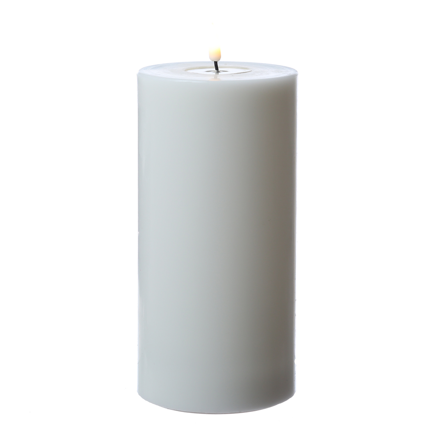 LED Stumpenkerze MIA - Echtwachs - realistische 3D Flamme - H: 20cm D: 10cm - Batteriebetrieb - weiß LED Stumpenkerze MIA - Echtwachs - realistische 3D Flamme - H: 20cm D: 10cm - Batteriebetrieb - weiß